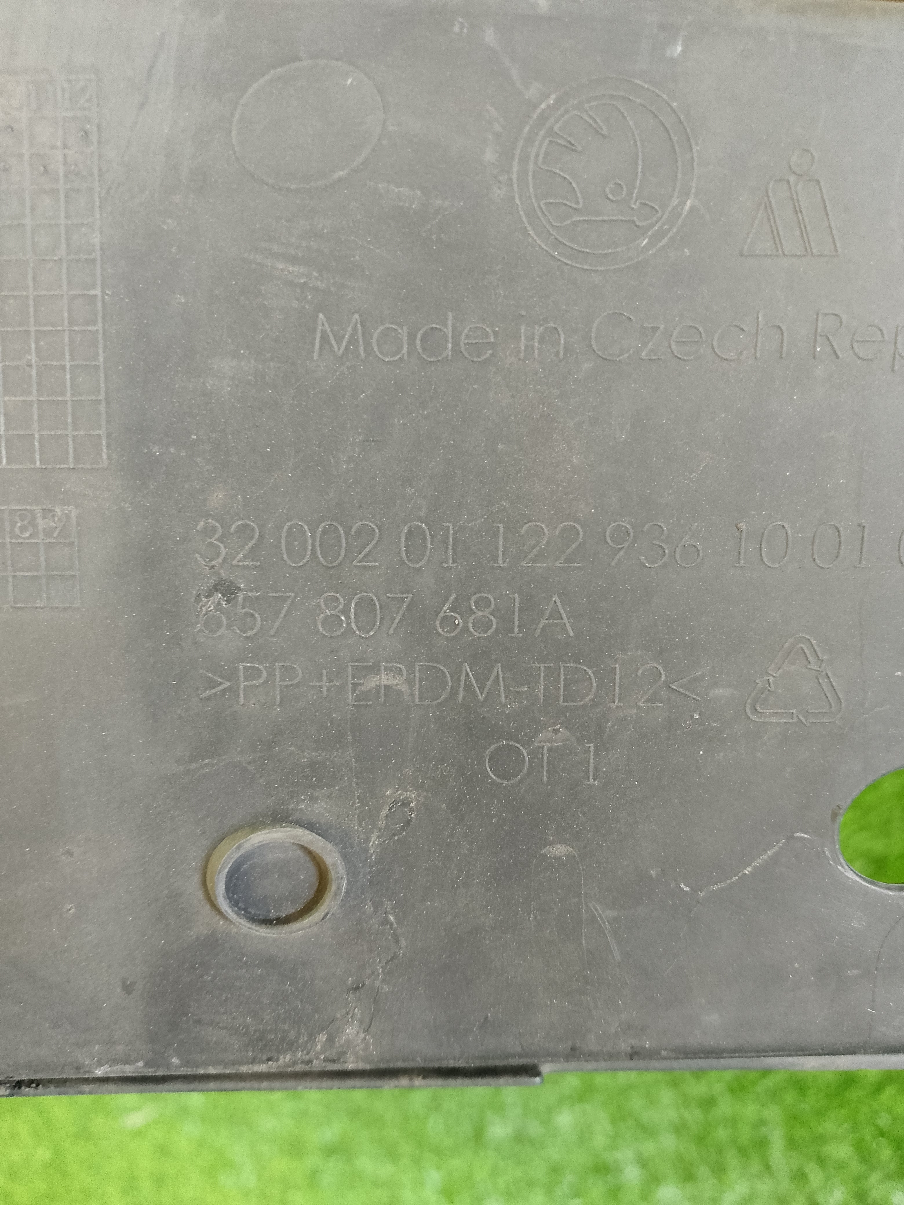 657807681A Mřížka před. nárazníku Škoda Scala