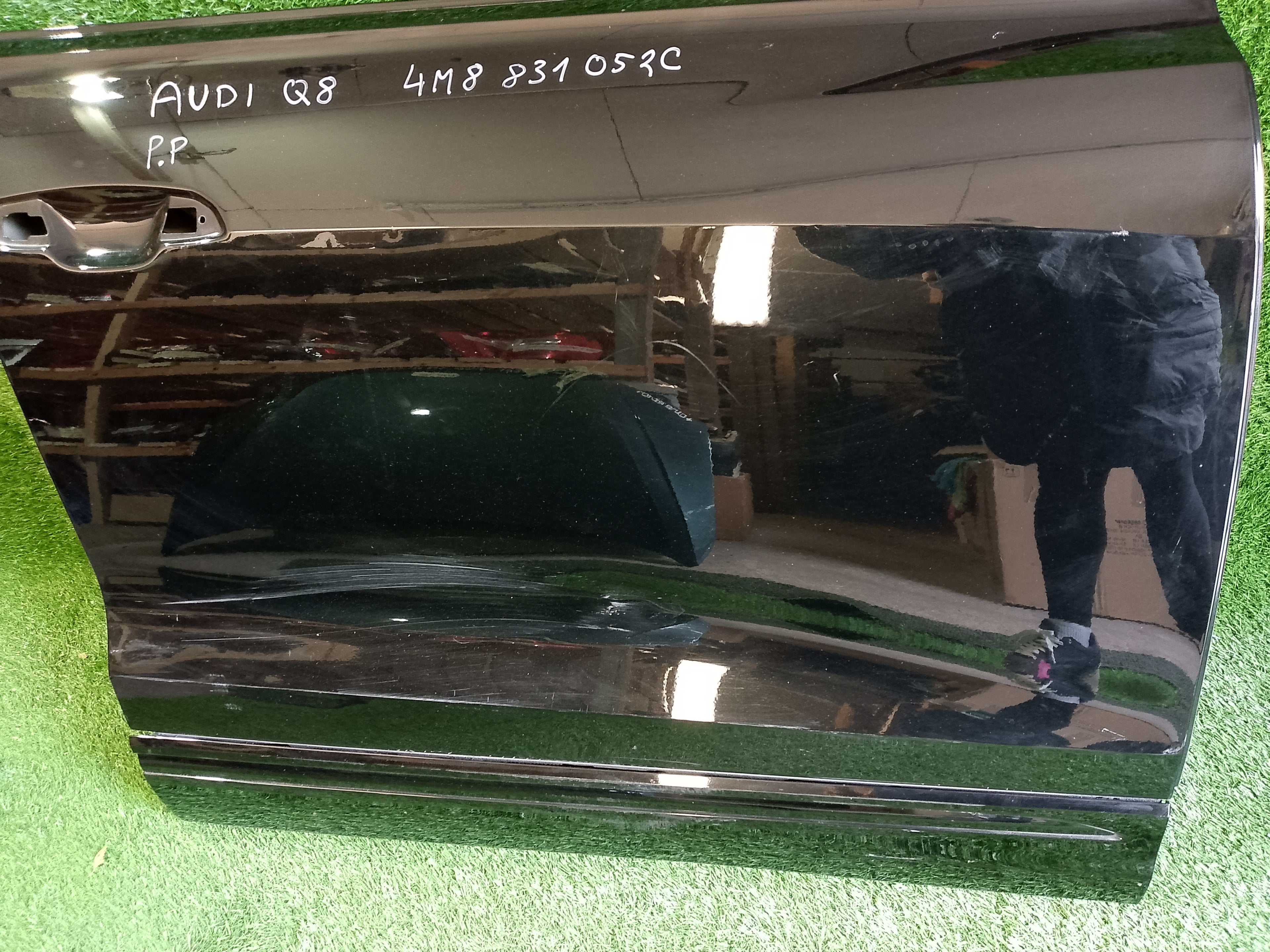 Audi Q8 pravé přední dveře 4m8831052c
