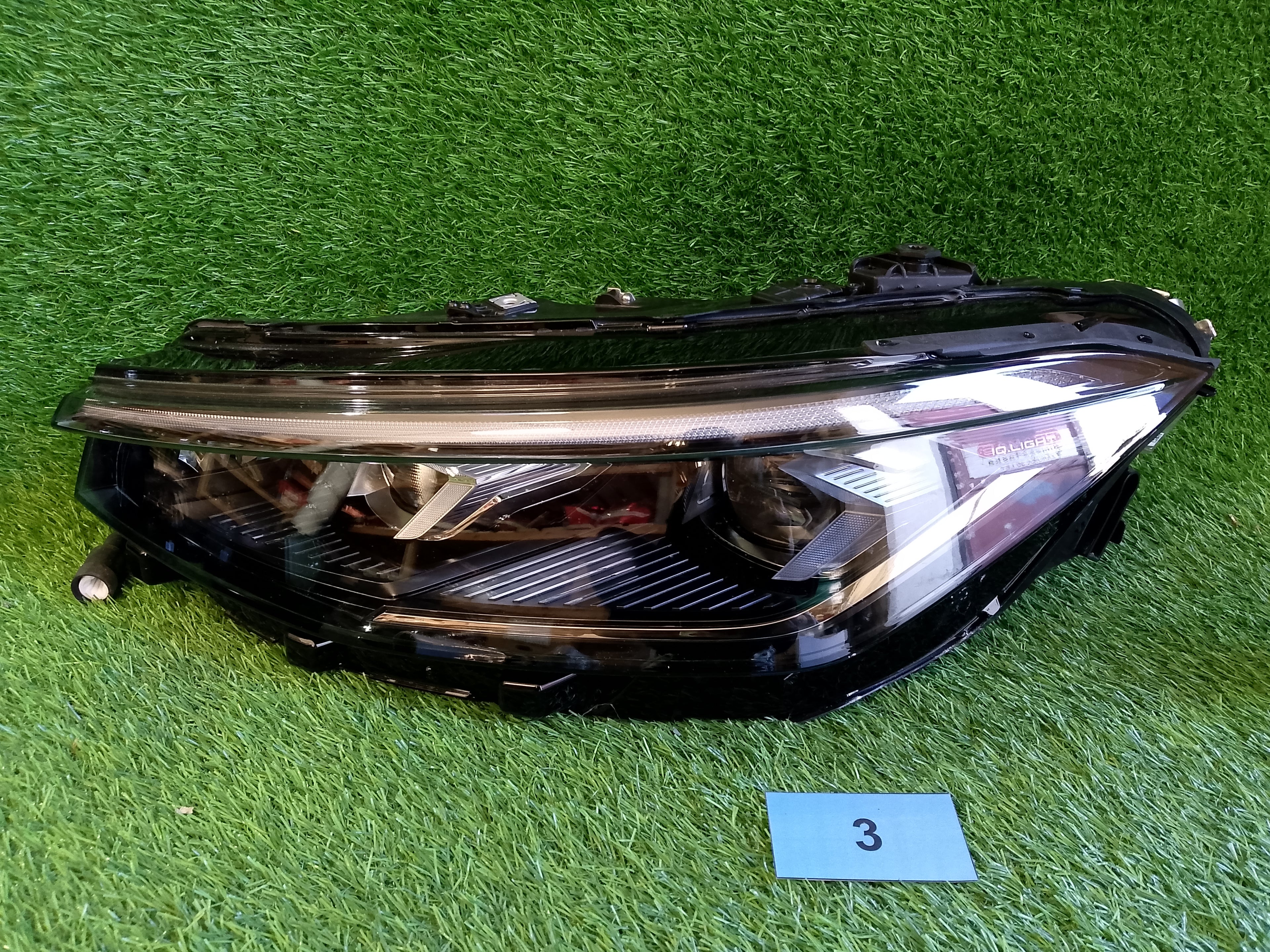 VW Passat B9 levé přední světlo 3j1941035