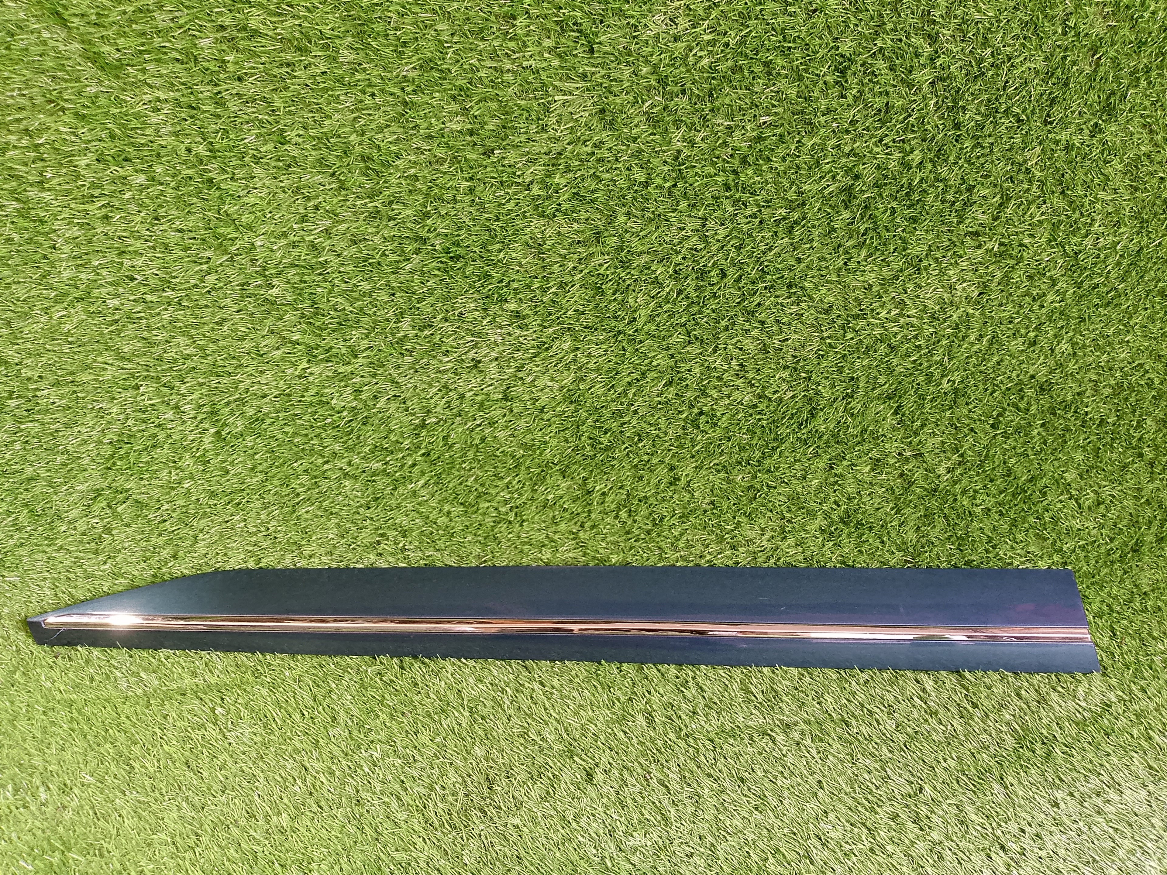 Škoda Superb III, 3 Lišta dveří  3V0853293A