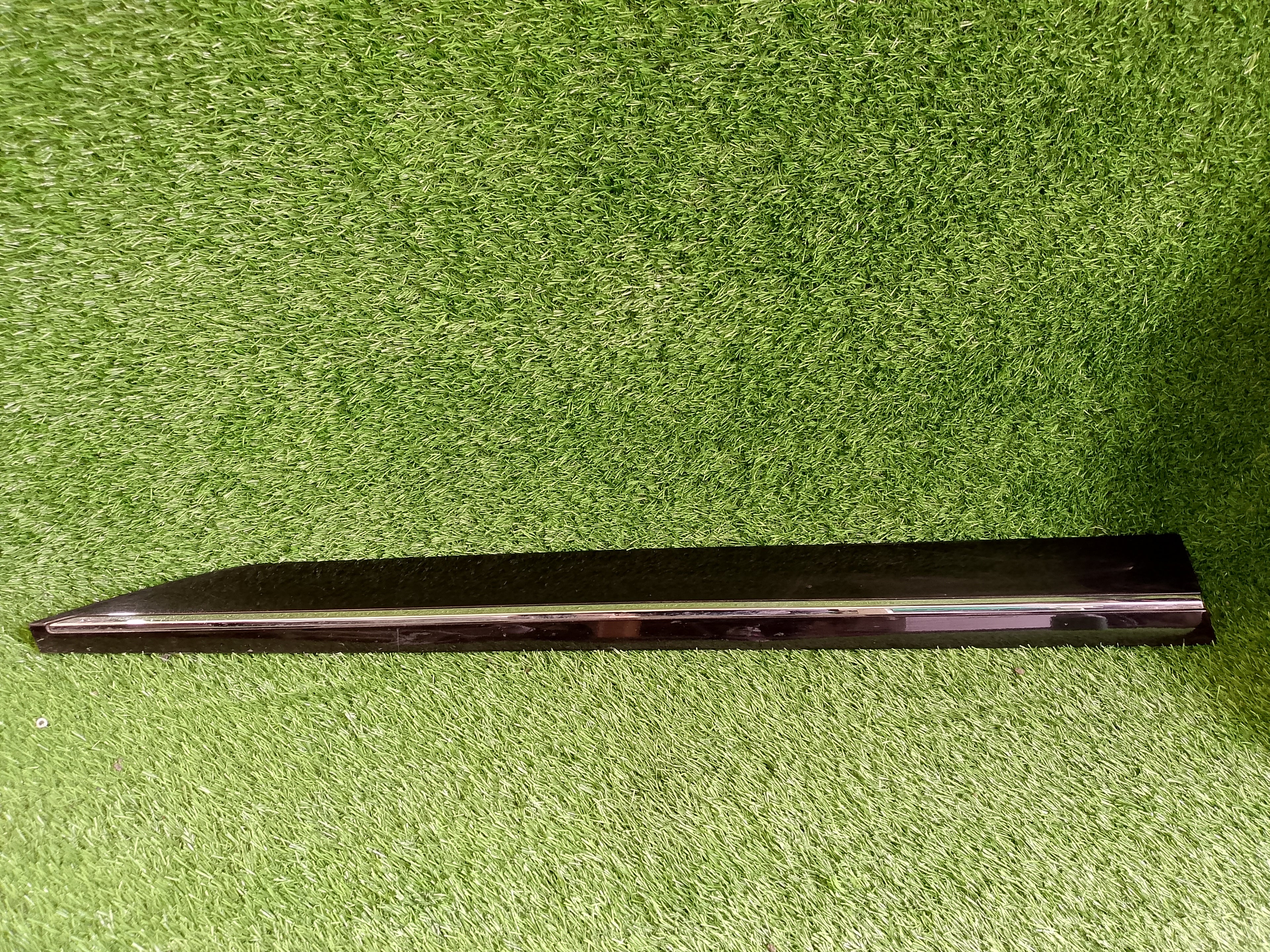 Škoda Superb III, 3 Lišta dveří  3V0853293A