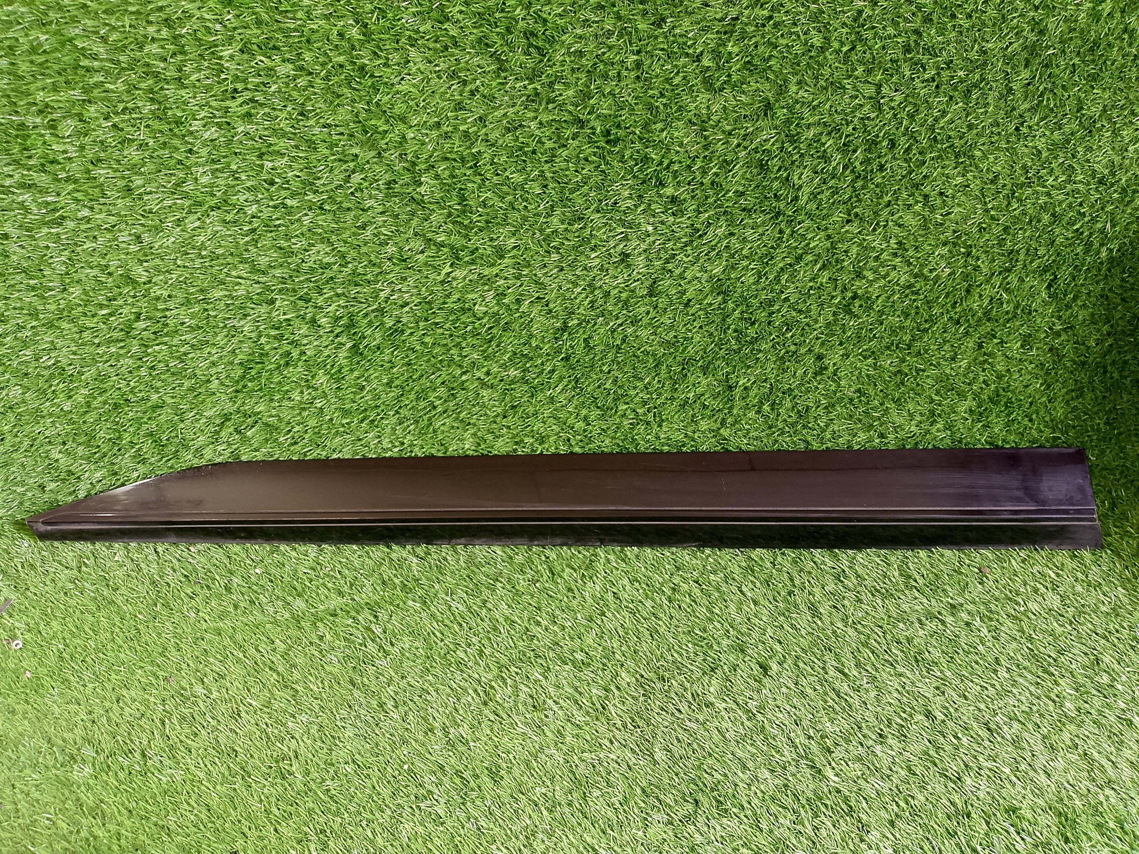 Škoda Superb III, 3 Lišta dveří  3V0853293A