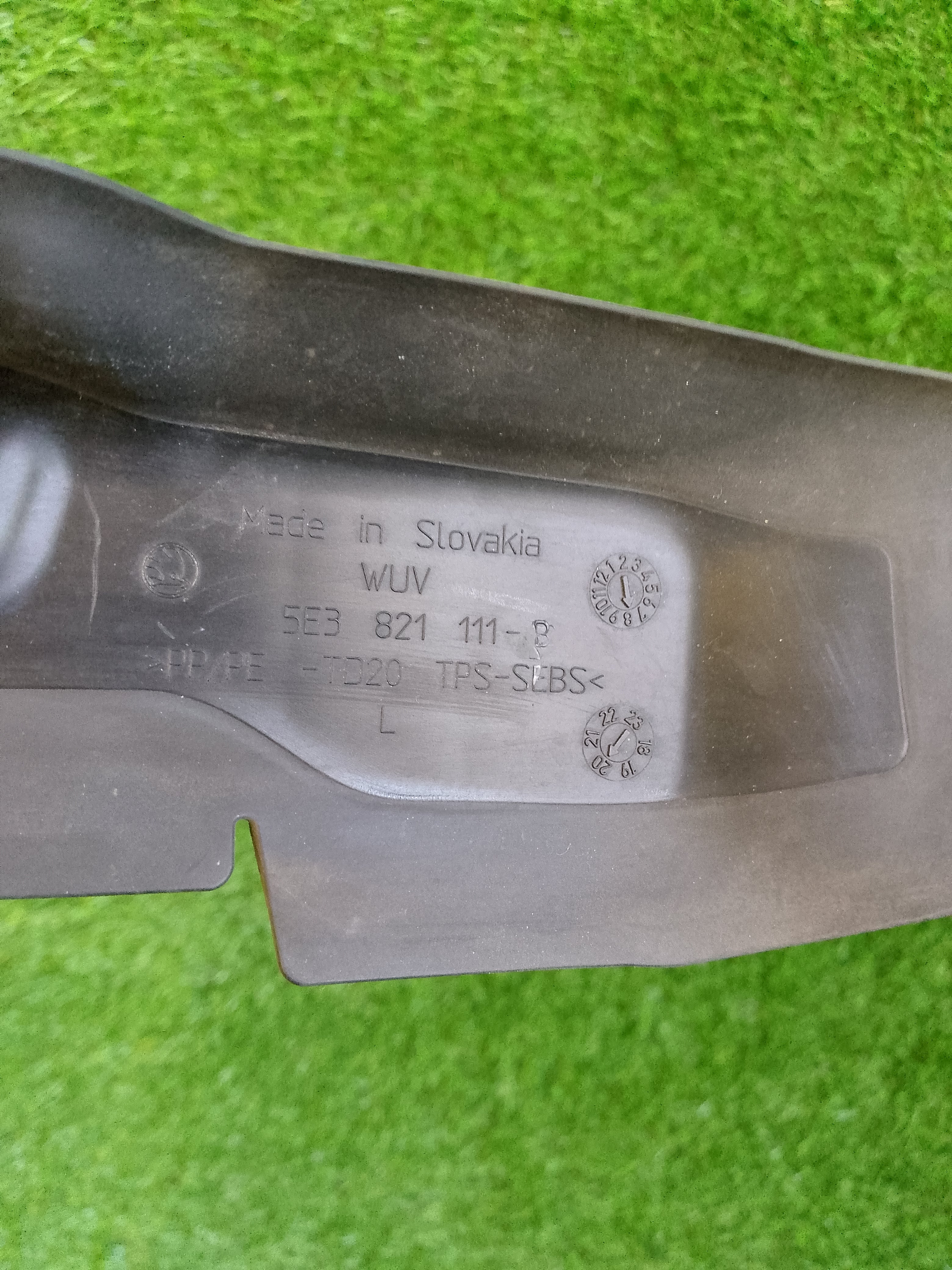 Koncový díl blatníku L ŠKODA 5E3821111B