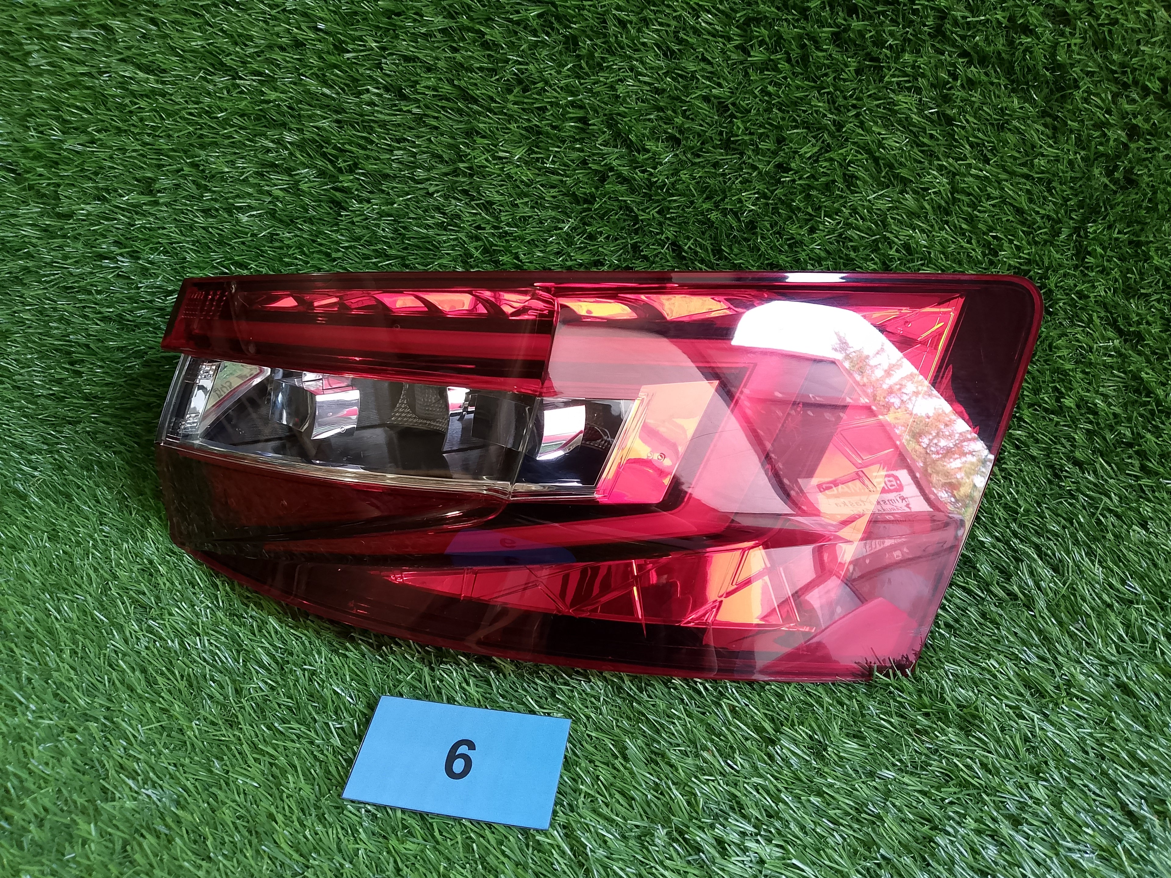 Pravé zadní světlo Škoda Superb III, 3 sedan 3V5945208