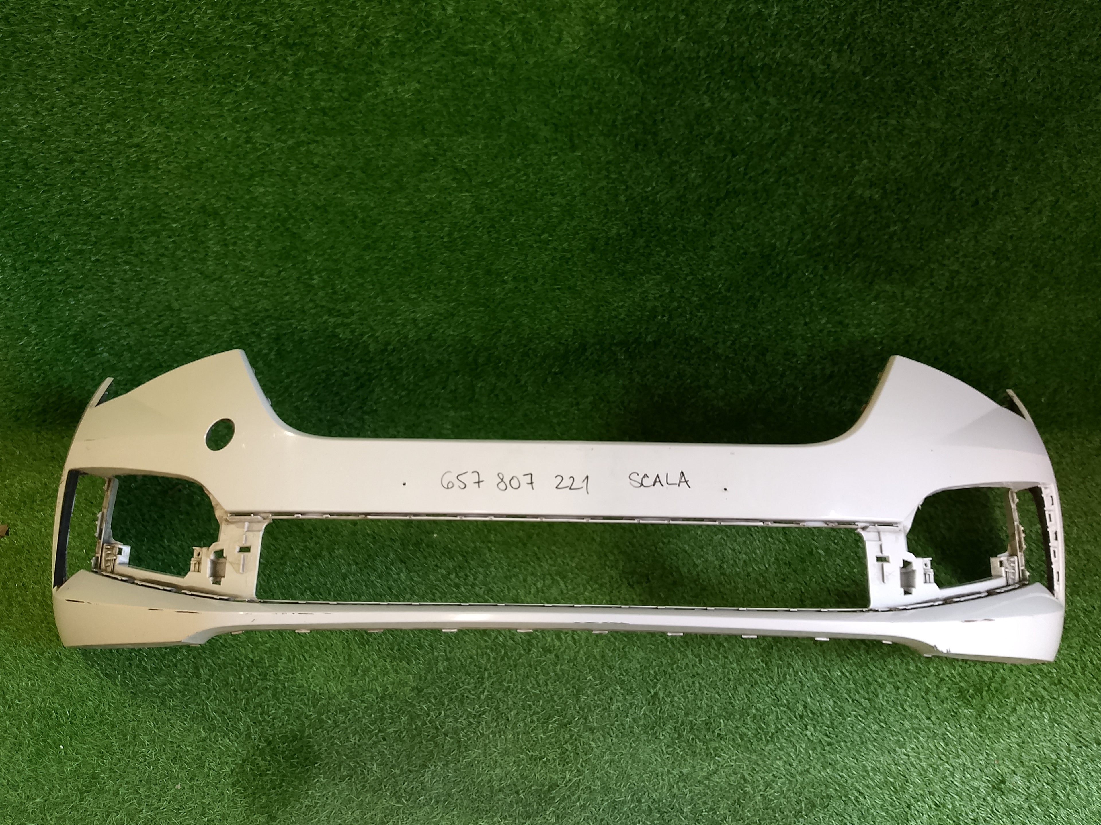 Přední nárazník Škoda Scala 657807221