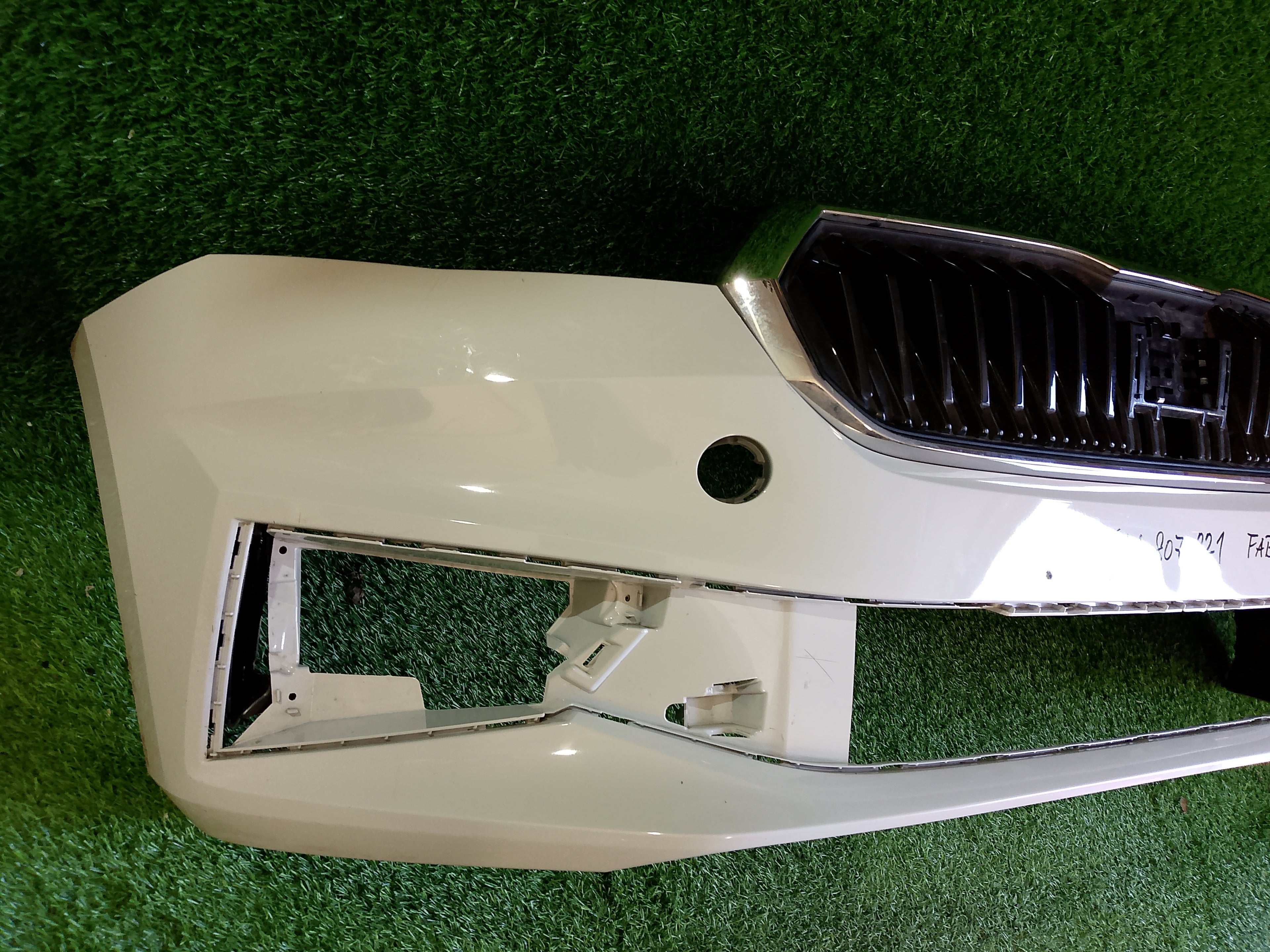 Přední nárazník Škoda Fabia IV, 4 6VA807221