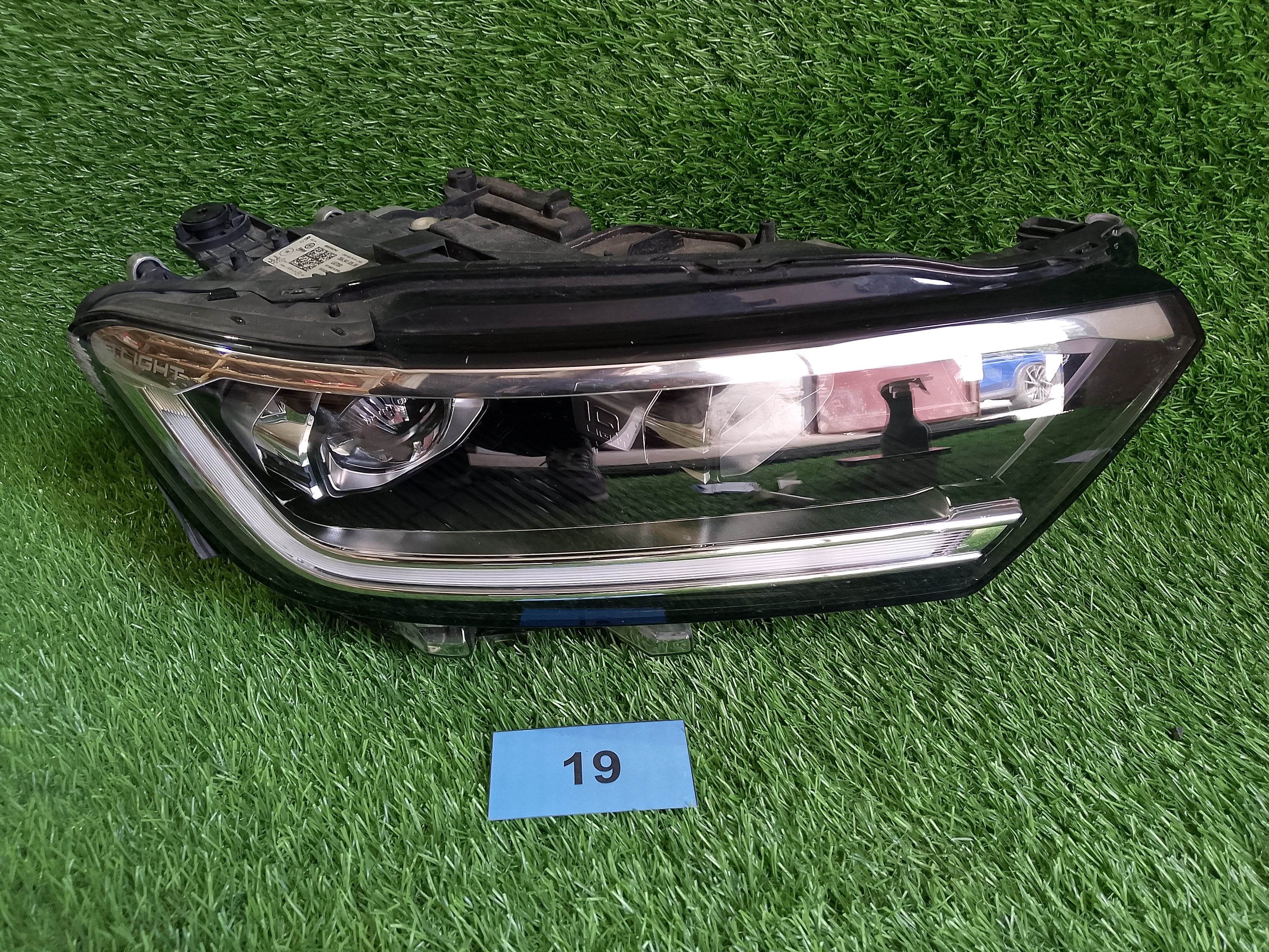 Pravé přední světlo VW T-ROC 2GA941036AH pošk.