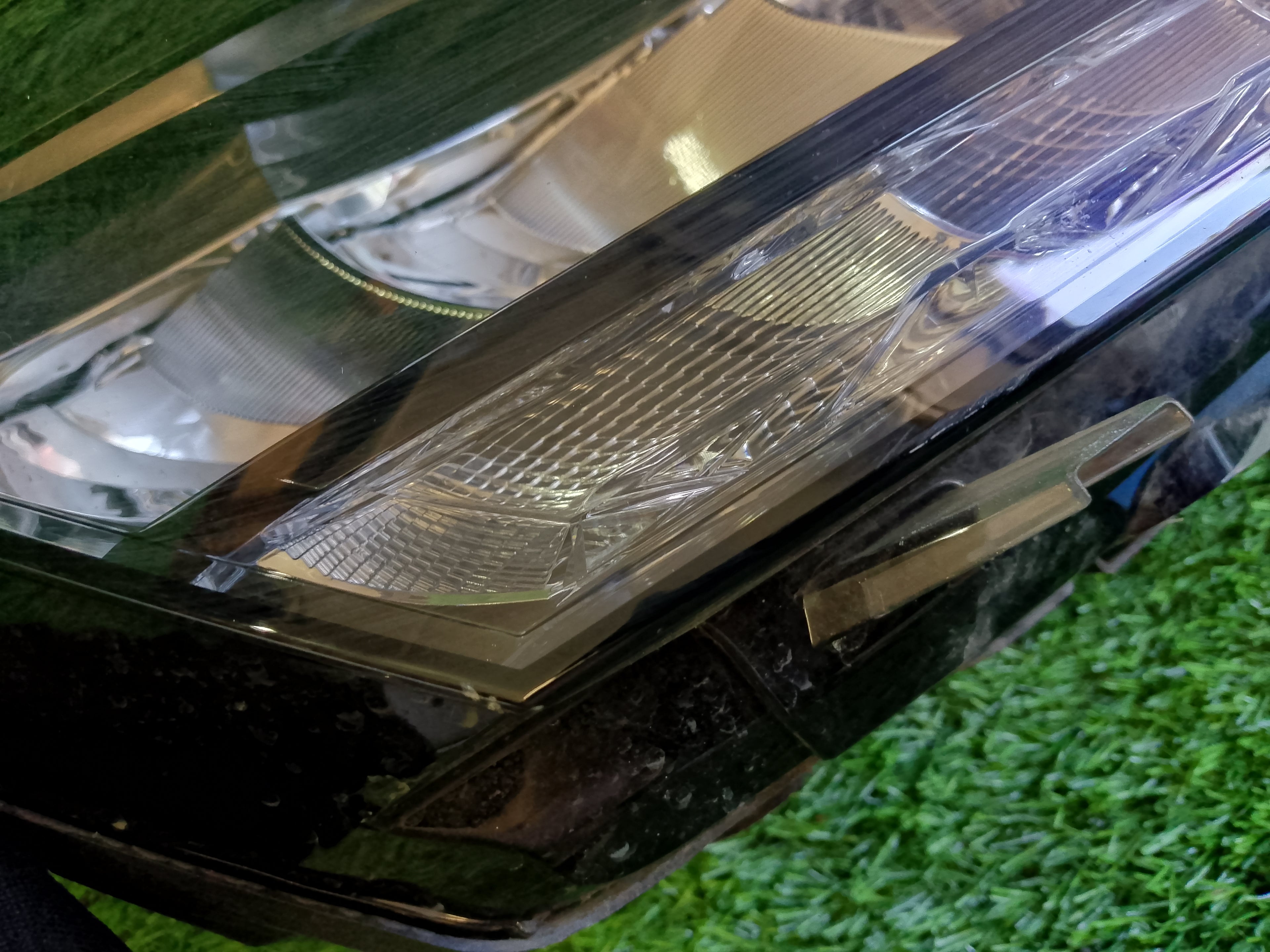 Škoda Fabia IV, 4 pravé světlo přední 6VB941016