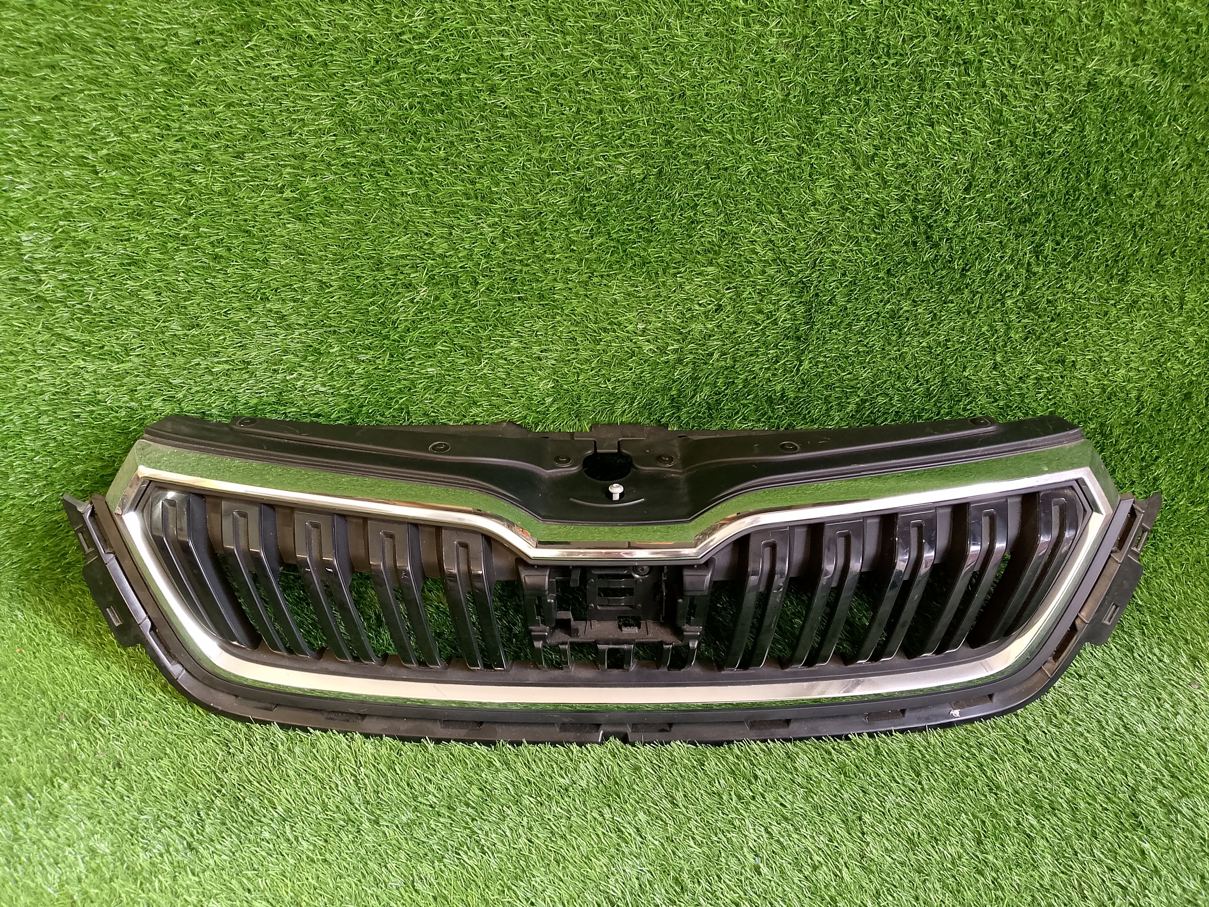 Škoda Kamiq 658853653 maska