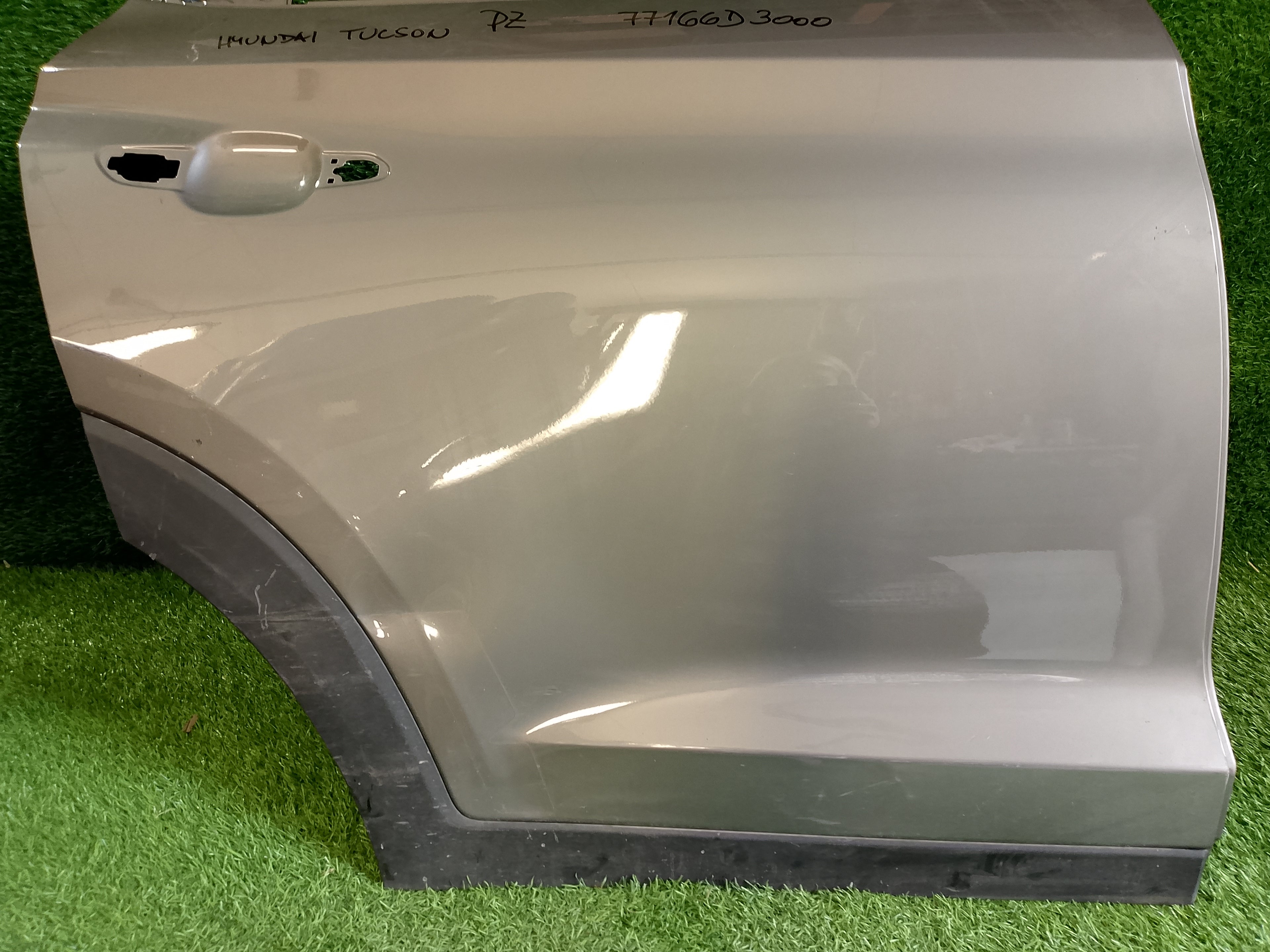 HYUNDAI TUCSON DVEŘE pravé zadní 77166d3000