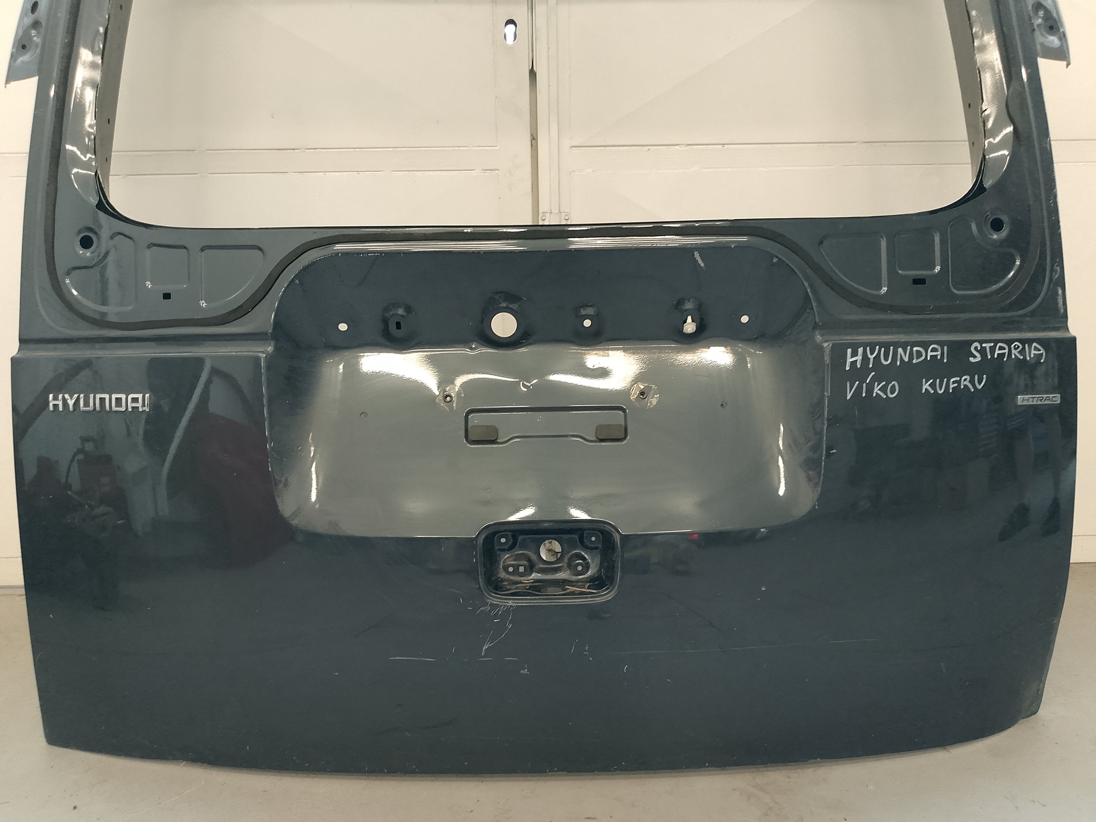Hyundai Staria zadní vrata, víko výklopné, zadní víko kufru