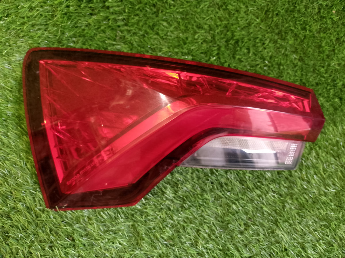 Levé zadní světlo ŠKODA SCALA 657945207