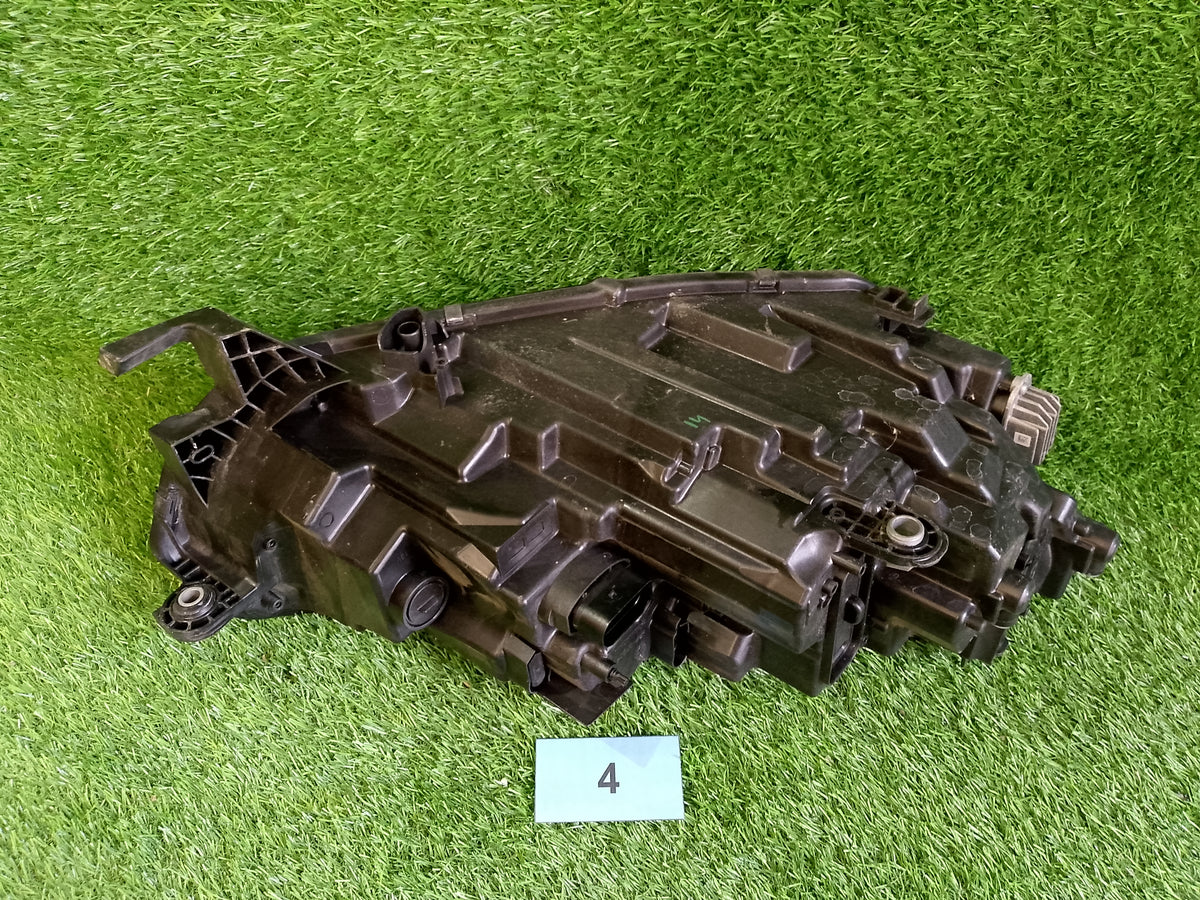 Škoda Octavia IV, 4 Levé přední světlo 5E4941015
