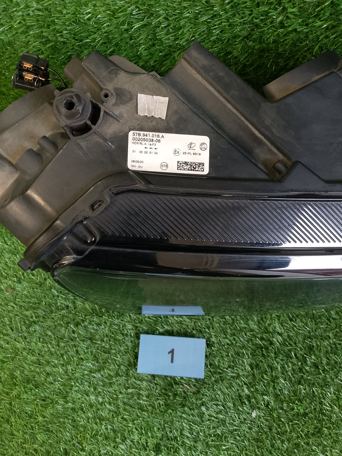 Pravé přední světlo ŠKODA Karoq 57B941016A