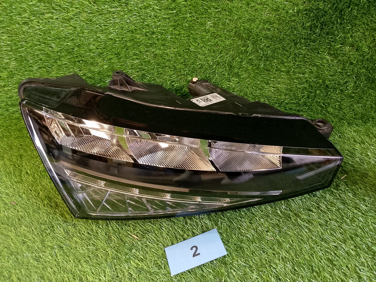 Škoda Scala přední pravé světlo 657941016