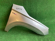 Škoda Karoq pravý blatník stříbrný