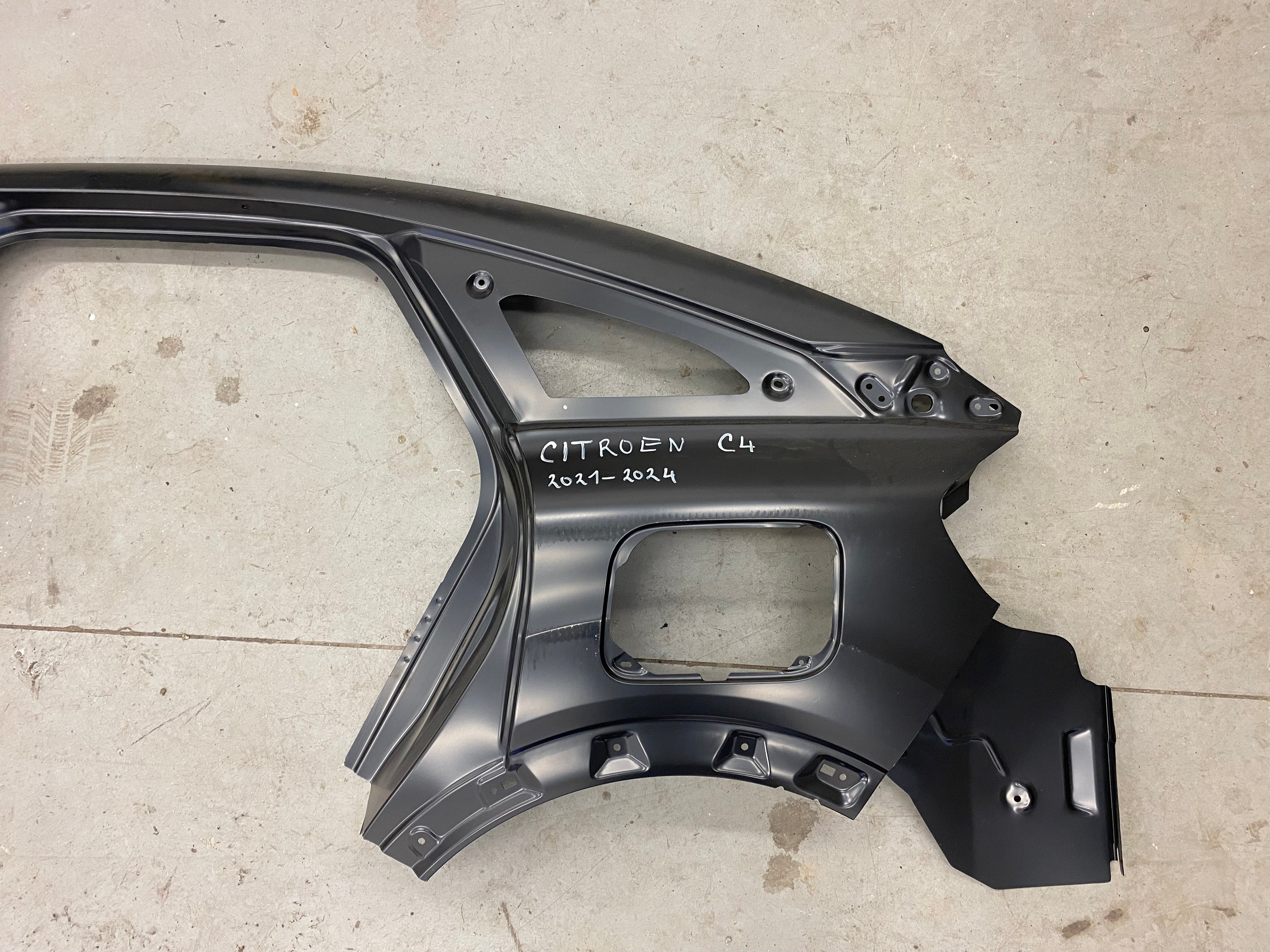 Citroen C4 od 2021-2024 bočnice levá