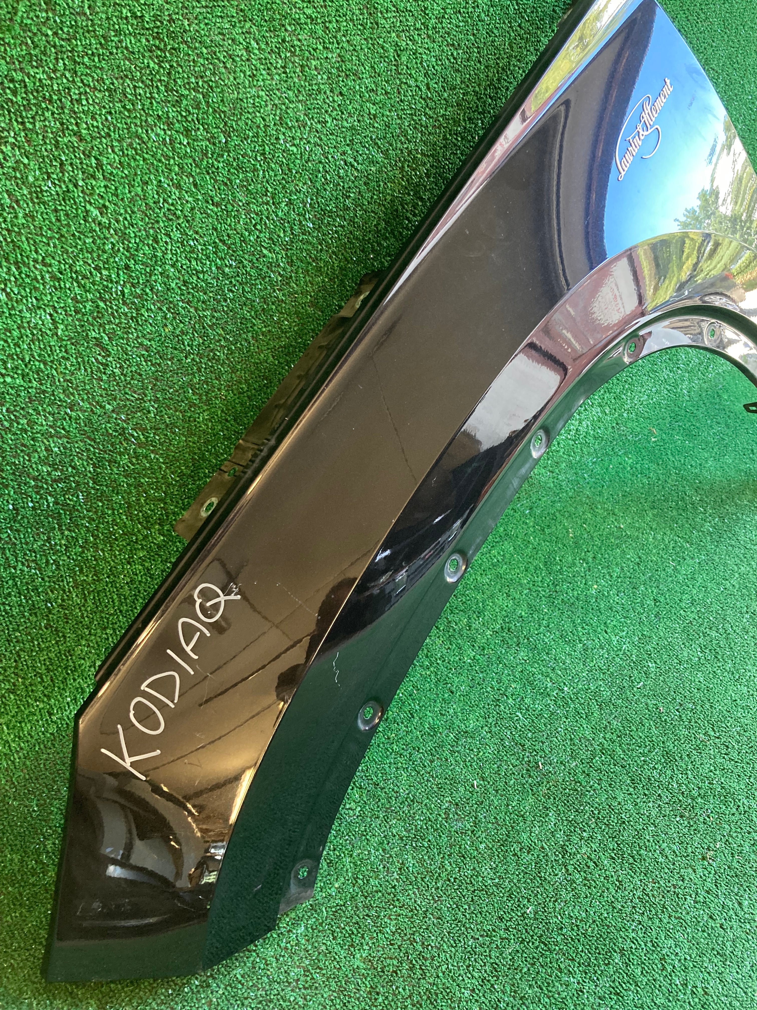 Škoda Kodiaq levý blatník černý