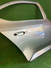 Škoda Superb III,3 pravé zadní dveře sedan