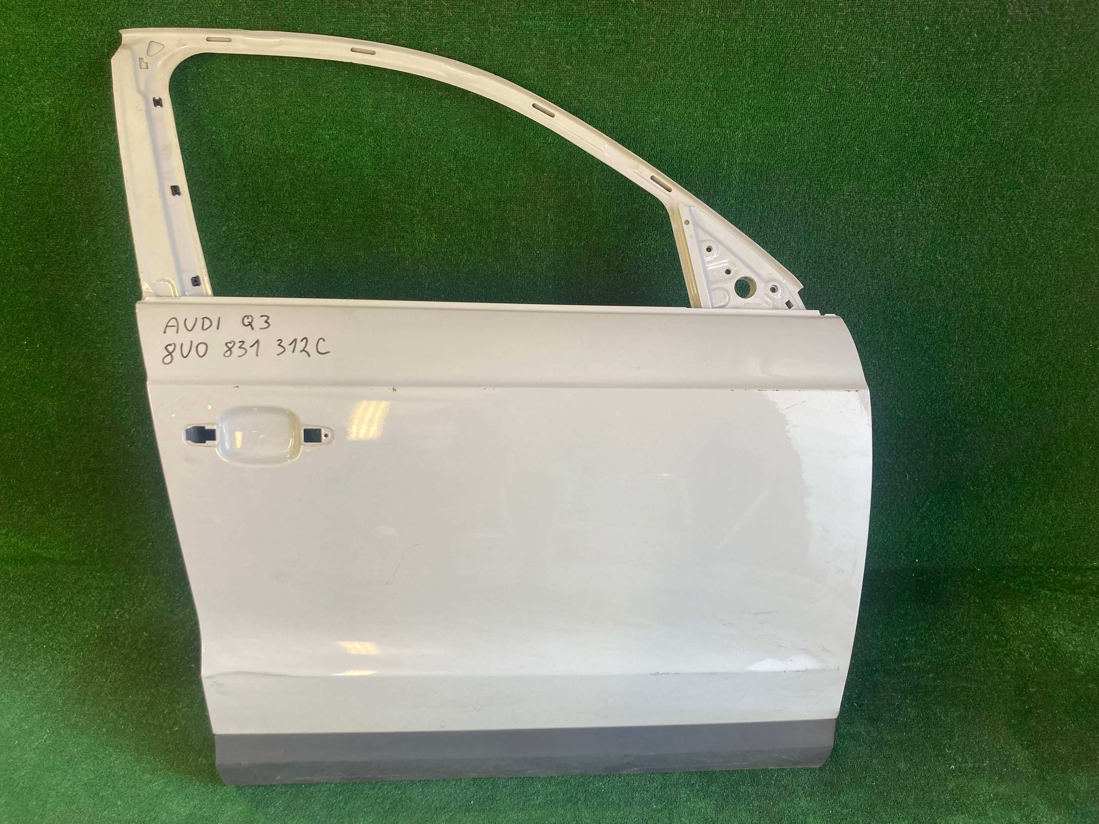 Pravé přední dveře Audi Q3 8U0831312C