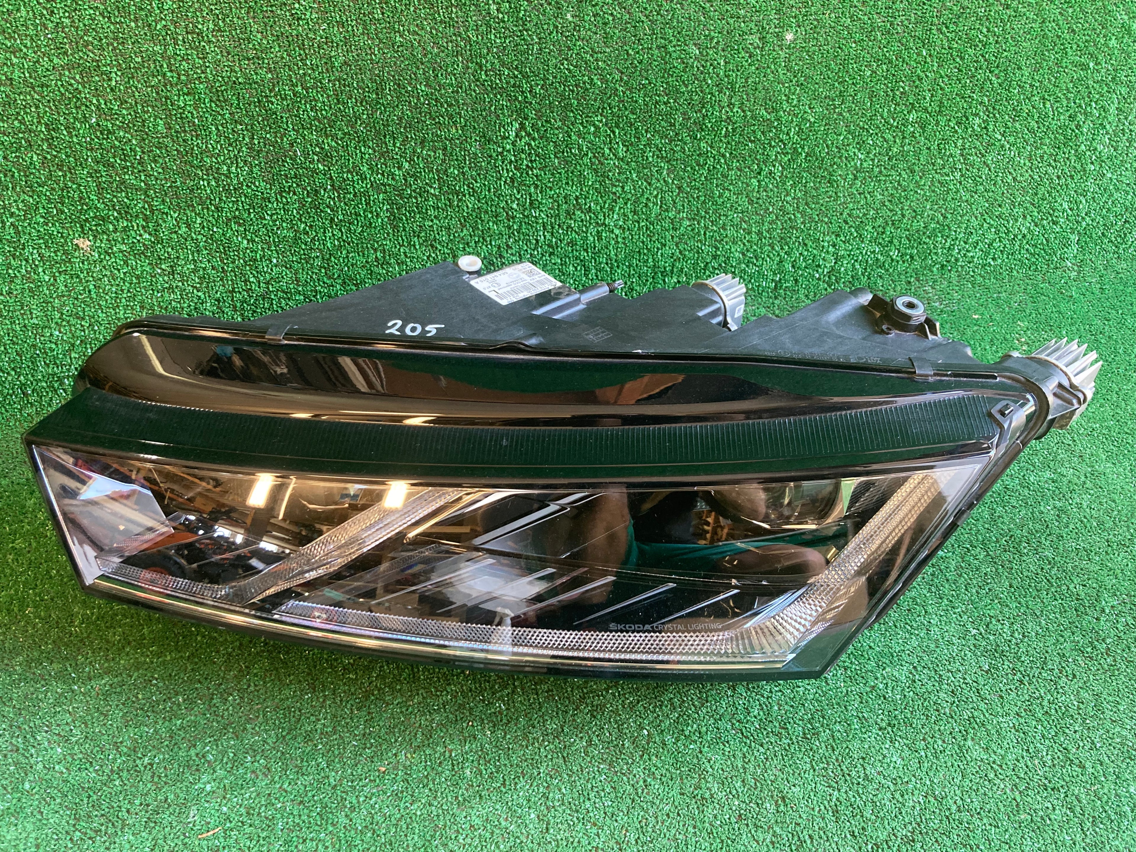 ŠKODA OCTAVIA IV, 4 PŘEDNÍ LEVÉ SVĚTLO 5E4941015A