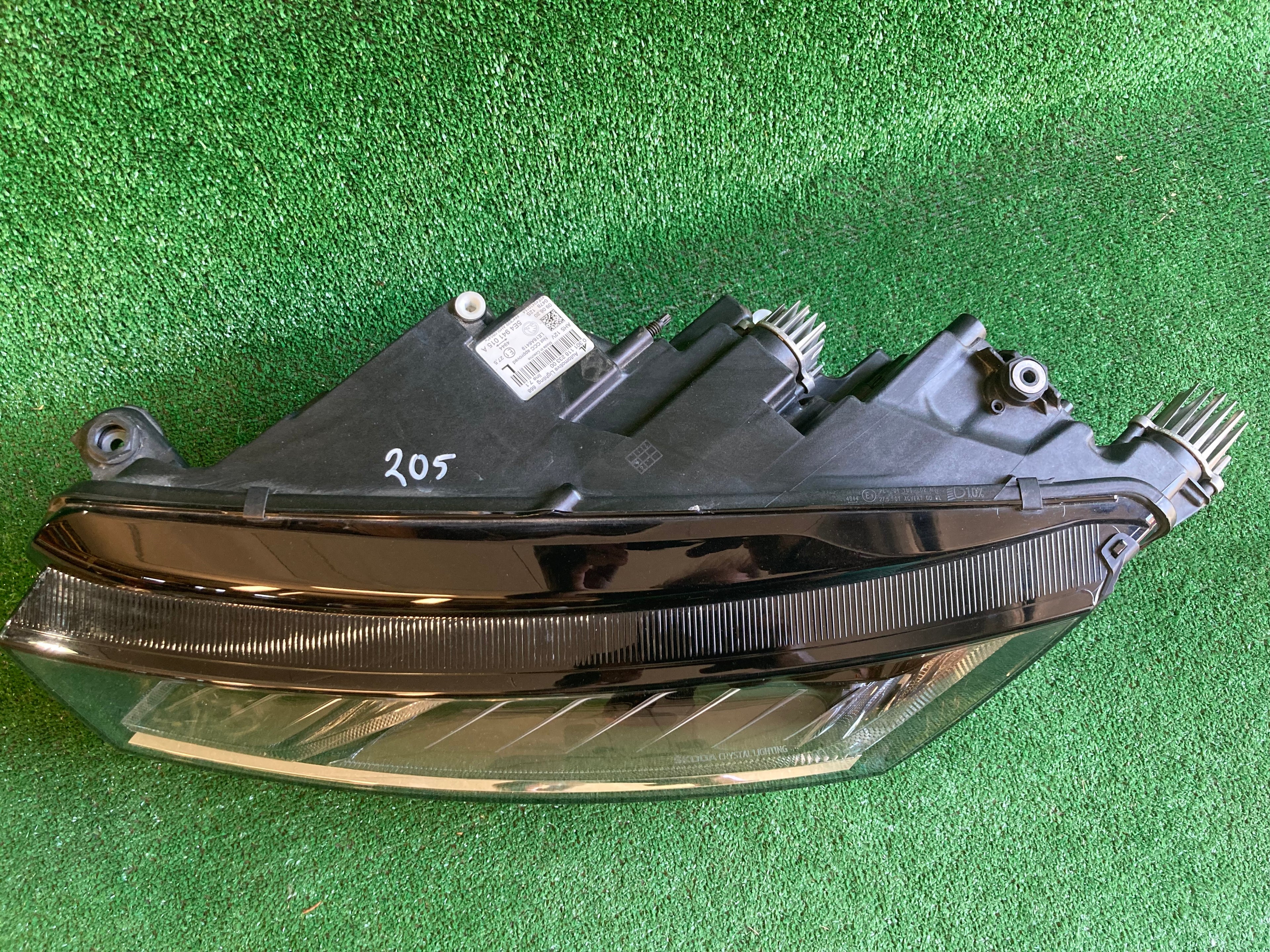ŠKODA OCTAVIA IV, 4 PŘEDNÍ LEVÉ SVĚTLO 5E4941015A