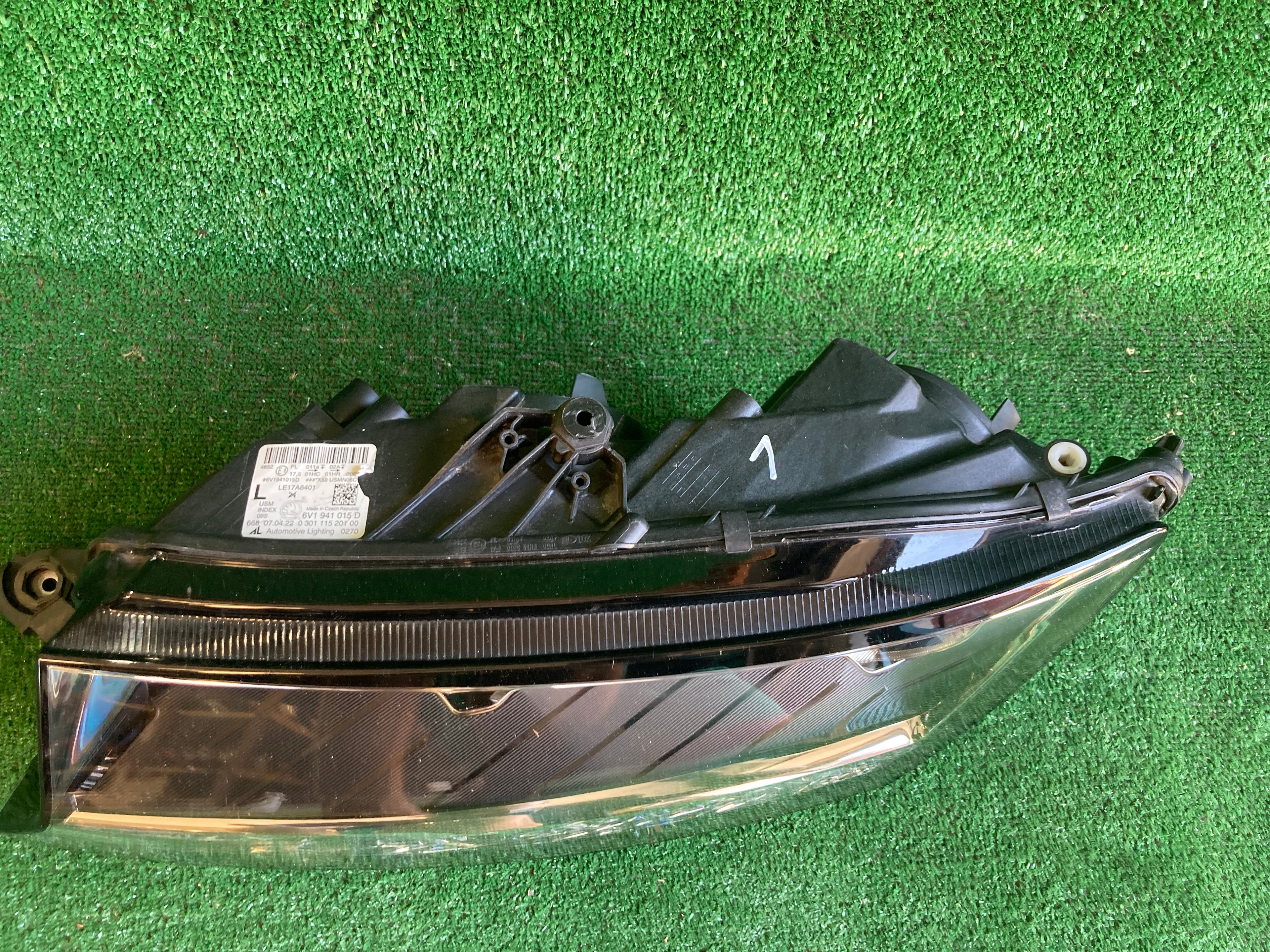 Světlo levé Škoda Fabia III, 3 face 6V1941015D