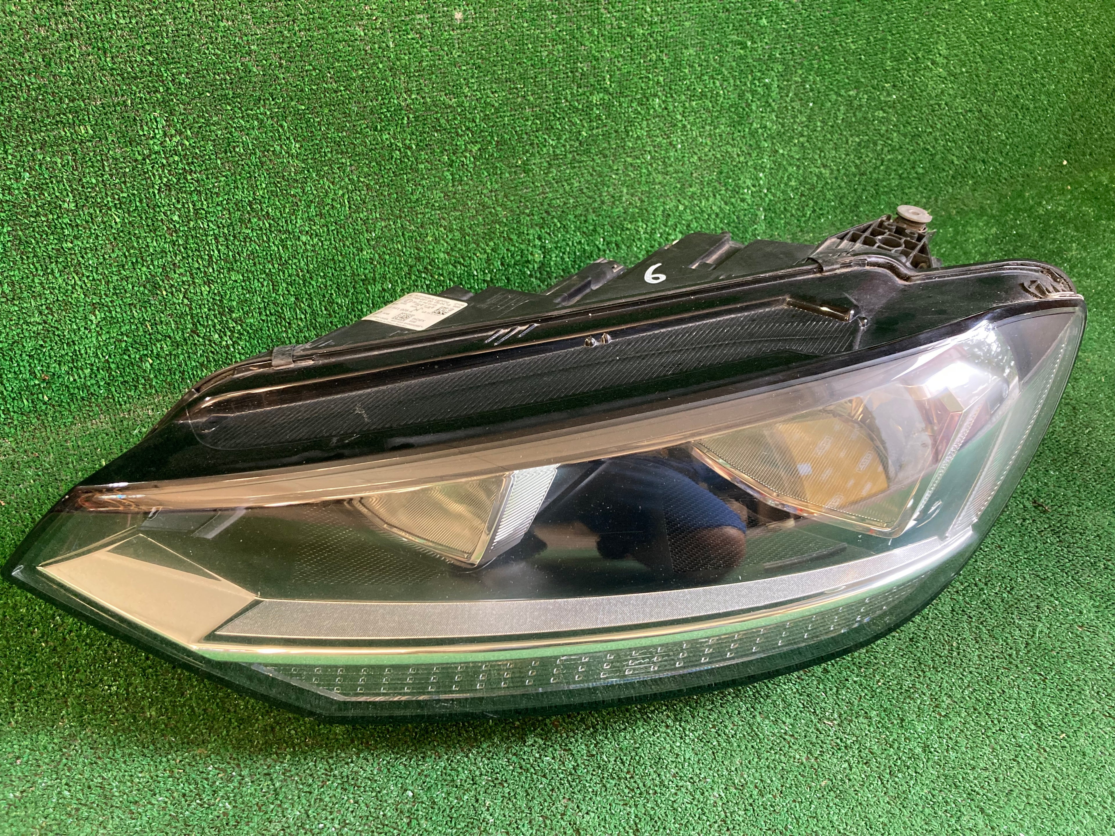 VW Touran levé světlo 5tb941005a