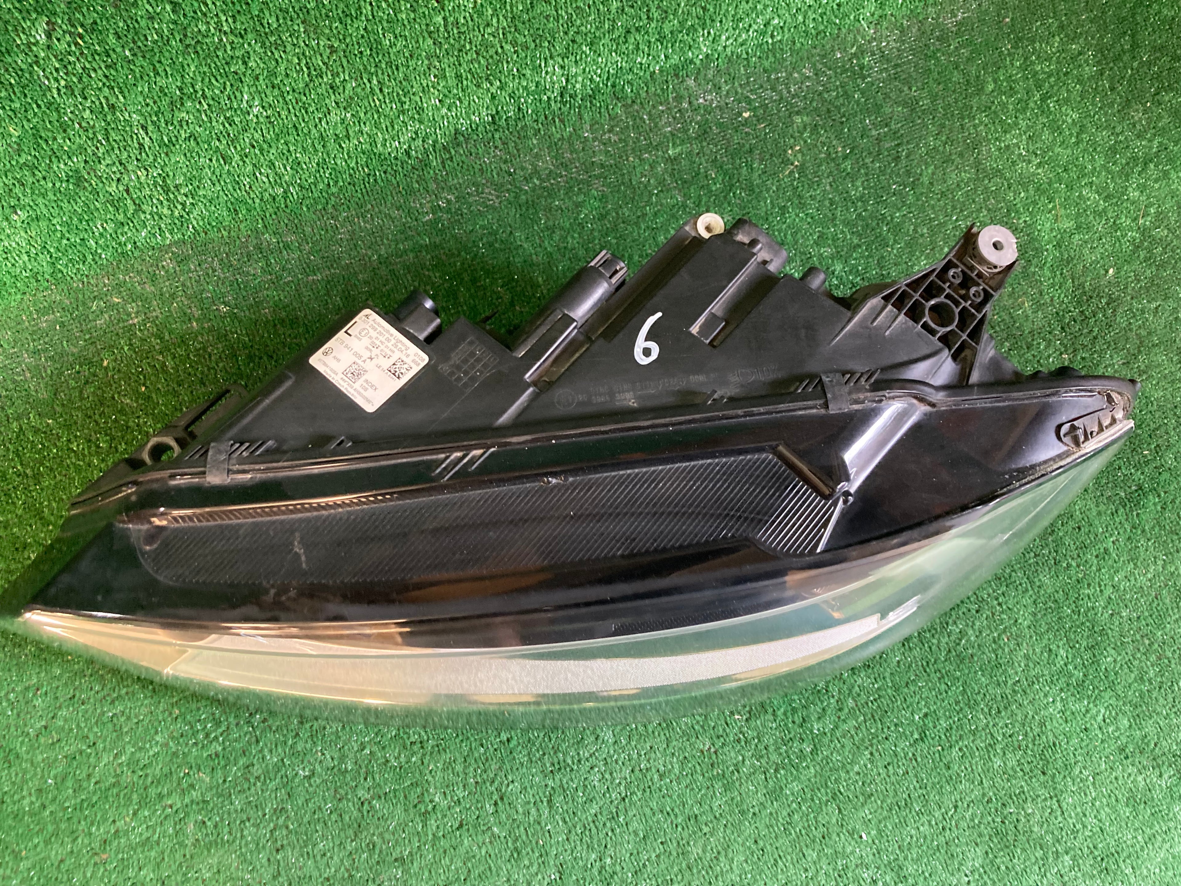 VW Touran levé světlo 5tb941005a