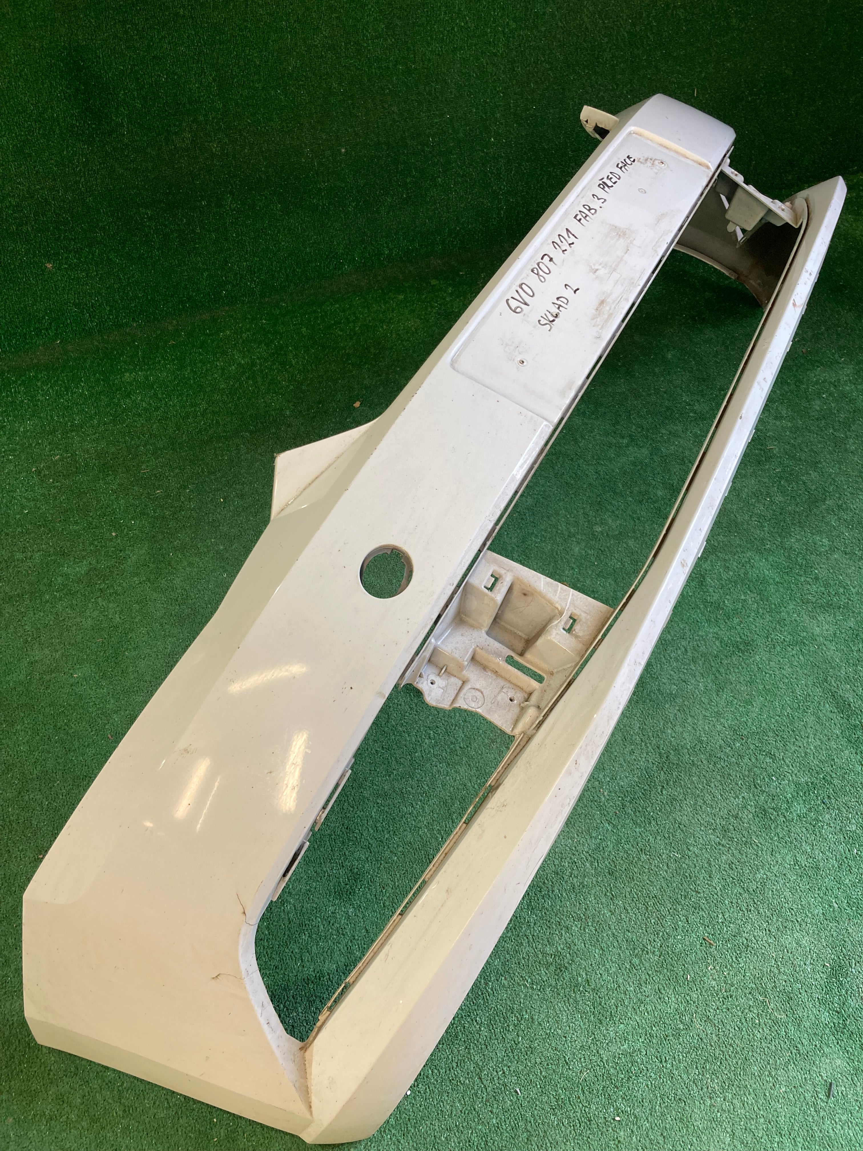 Přední nárazník Škoda Fabia III, 3 před face 6v0807221