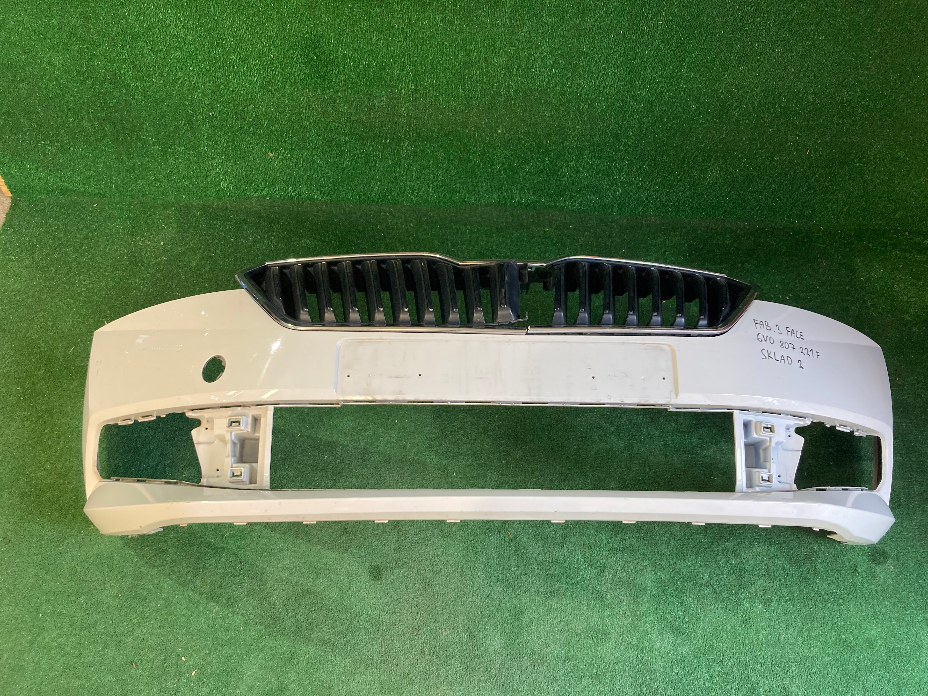 Přední nárazník Škoda Fabia III, 3 face 6v0807221f