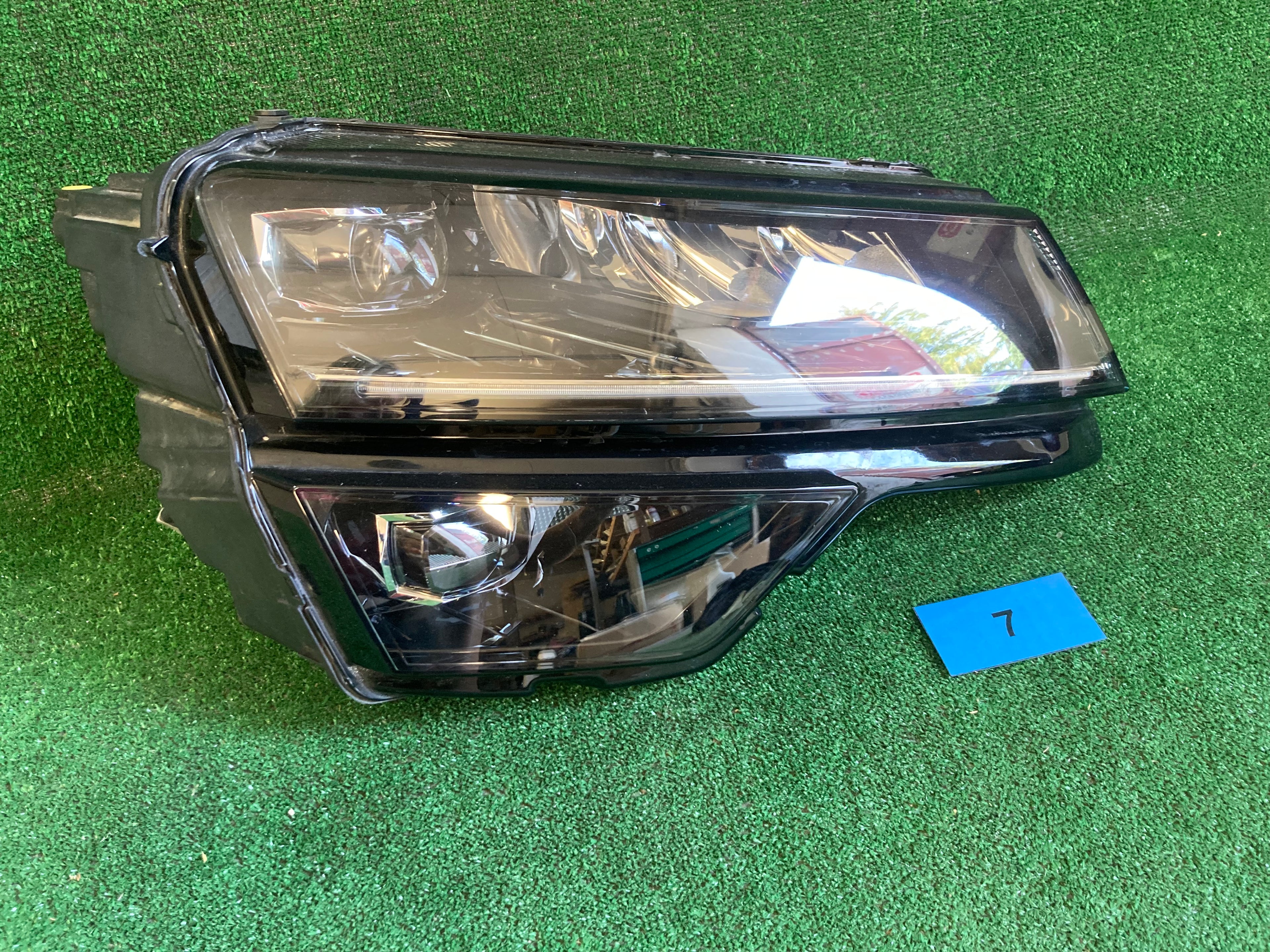 Škoda Karoq, pravé přední světlo LED, 57B941016D