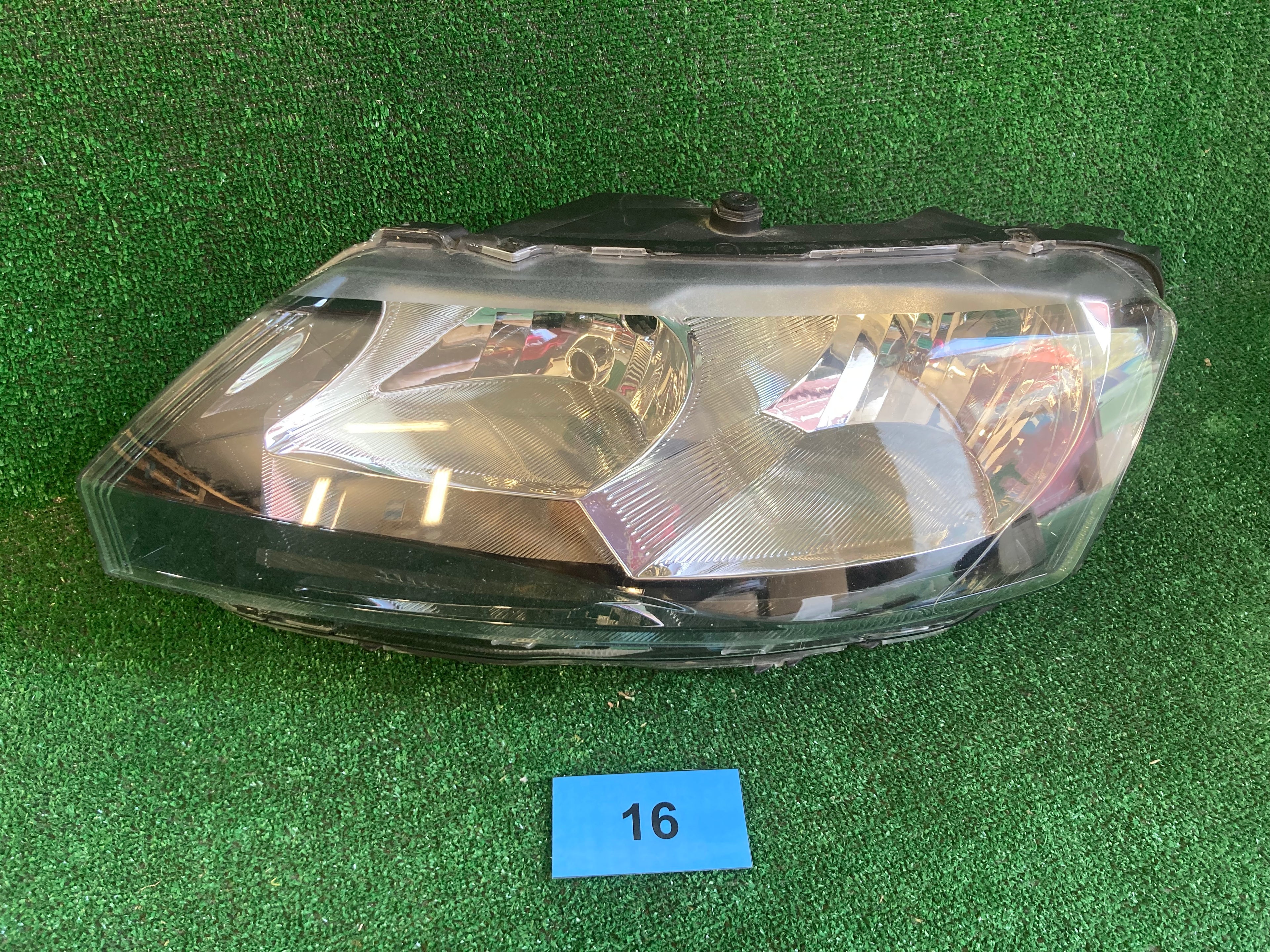 Přední levé světlo Škoda Rapid 5jb941017