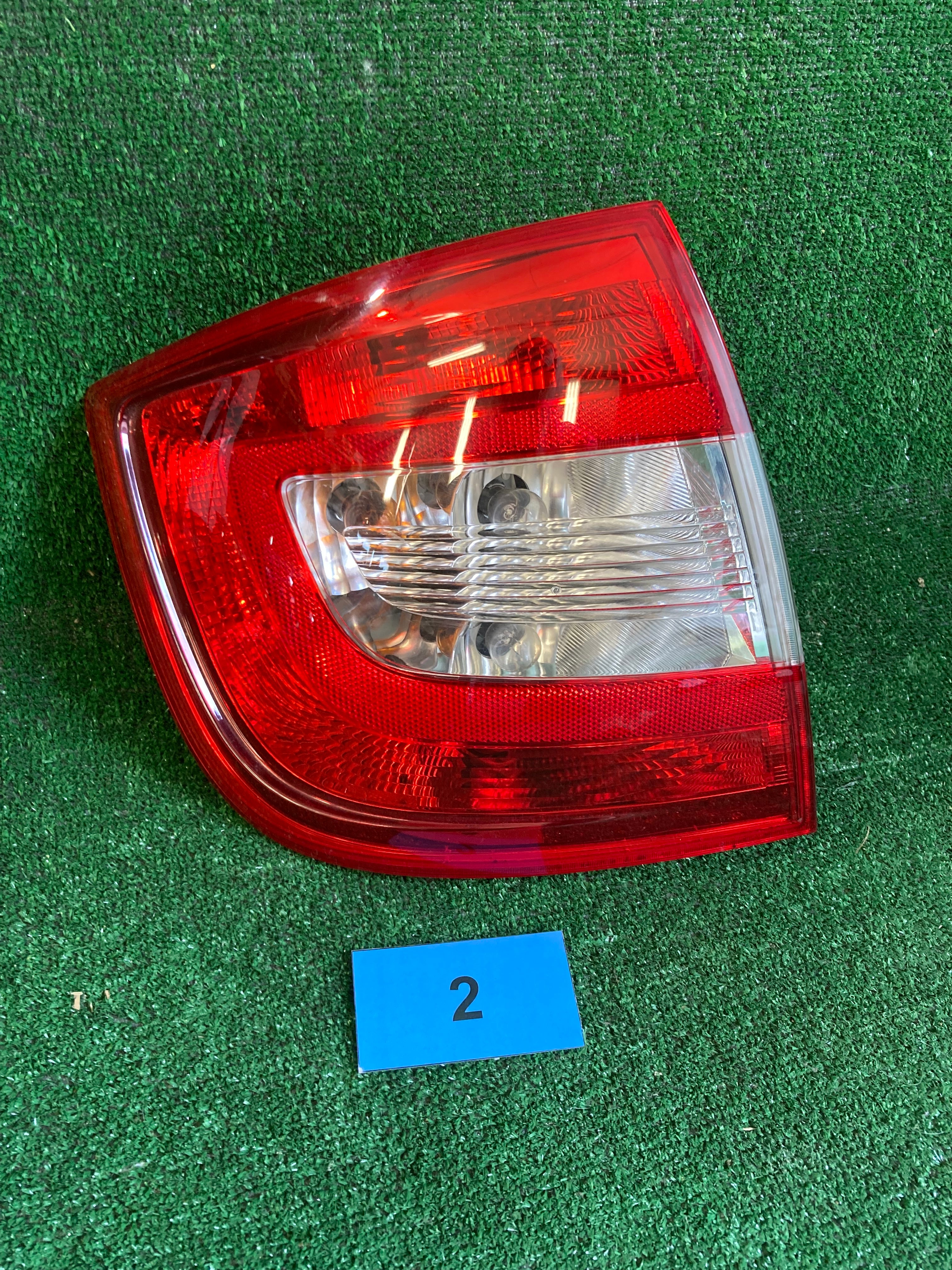 Škoda Rapid levé zadní světlo 5jh945095