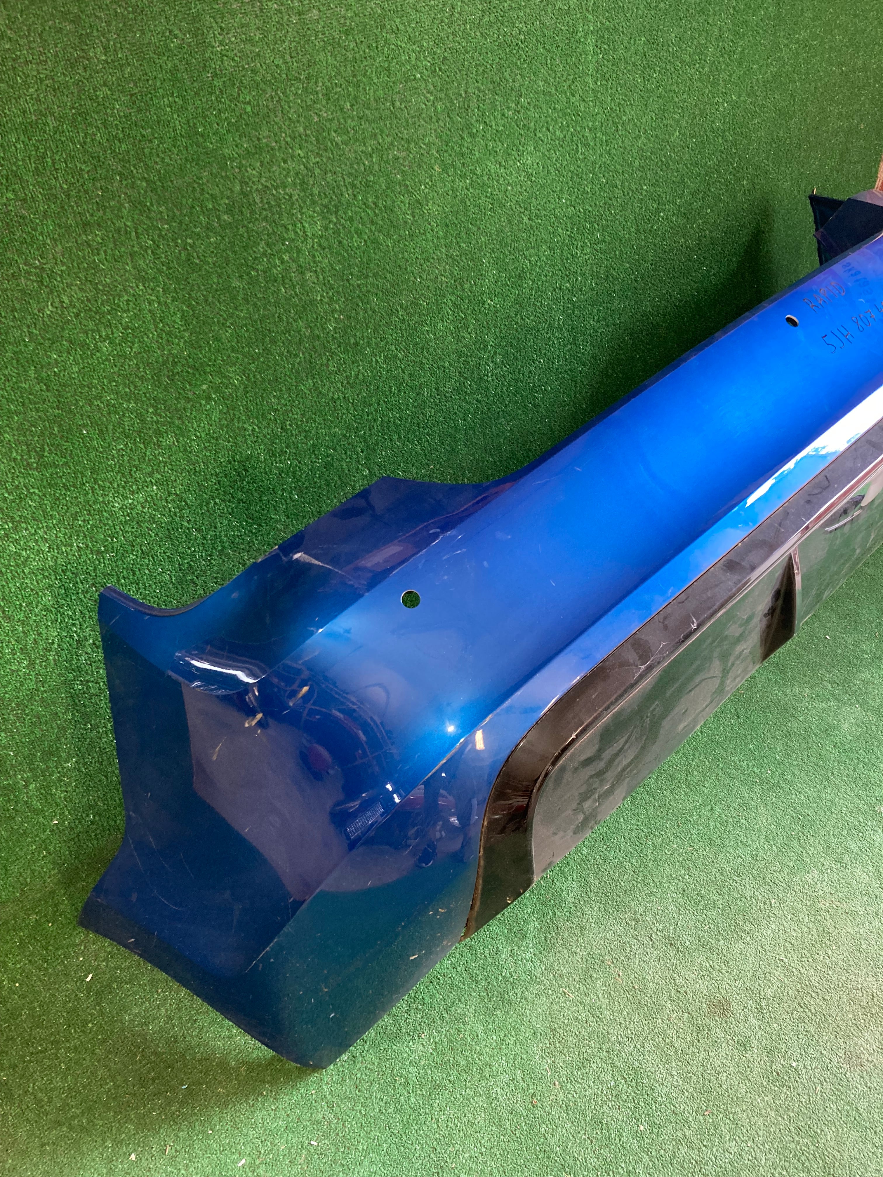 Zadní nárazník Škoda rapid 5jh807421b