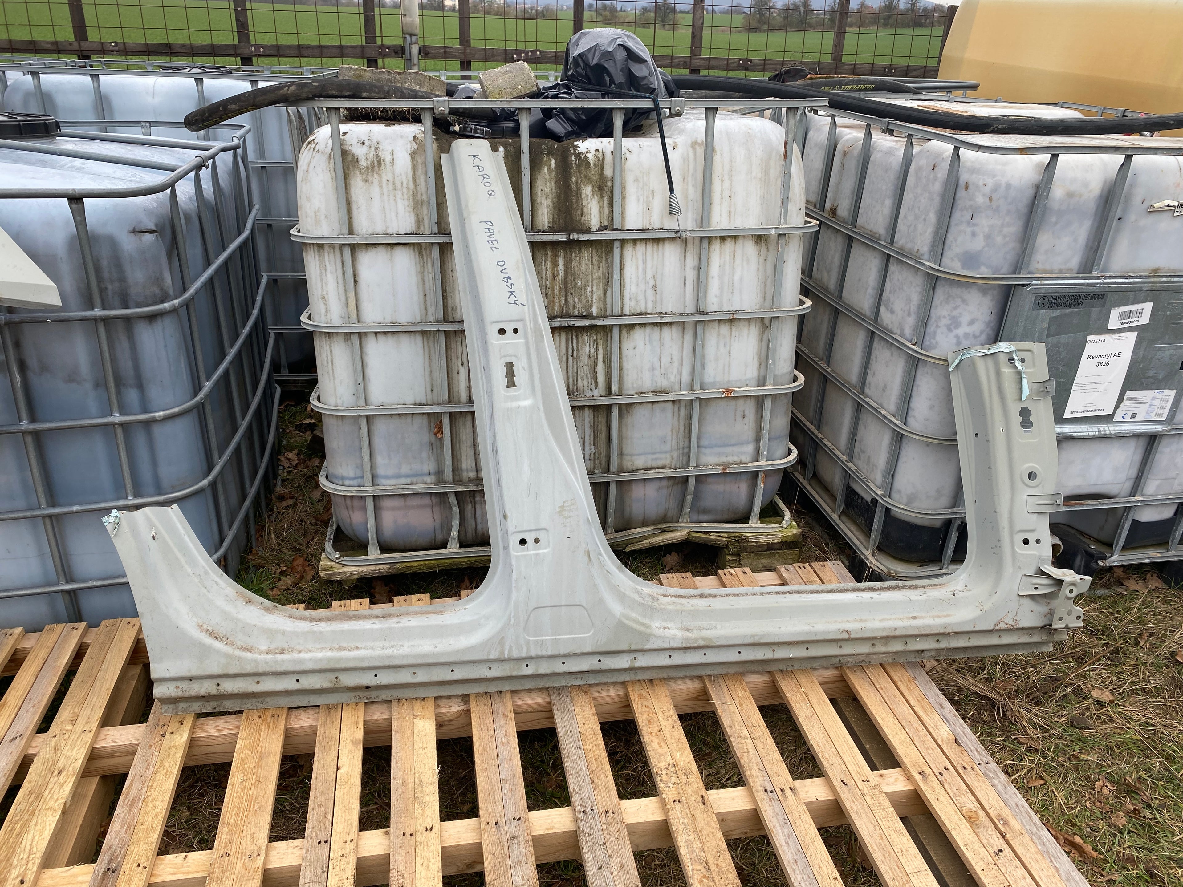 Škoda Karoq pravý práh