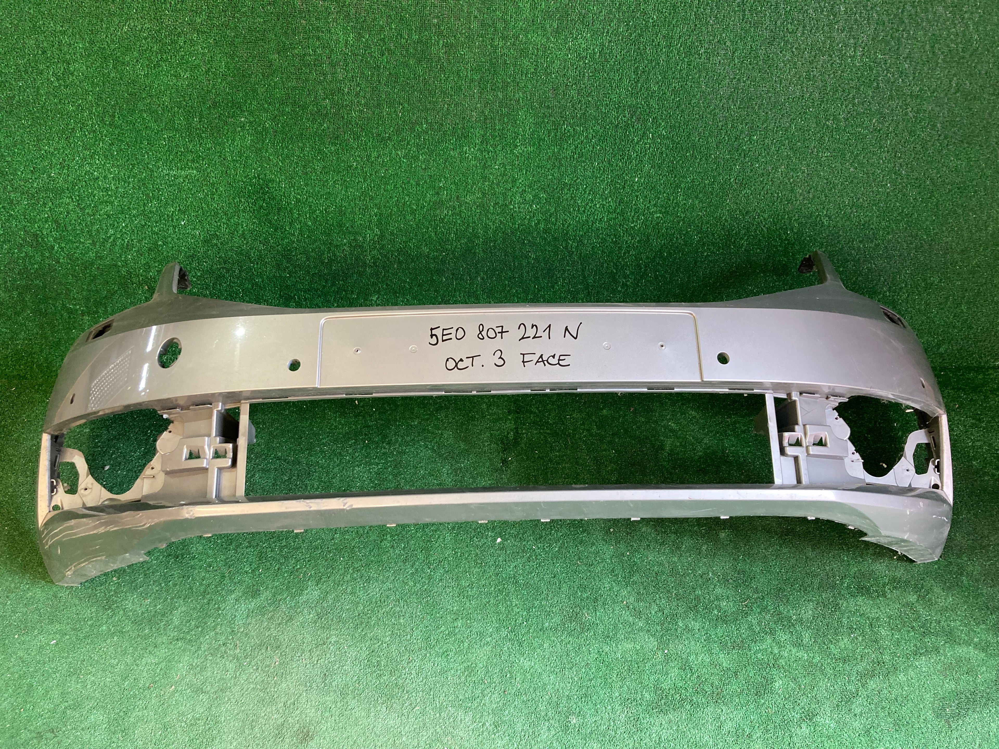 Přední nárazník Škoda Octavia III, 3 face 5e0807221n