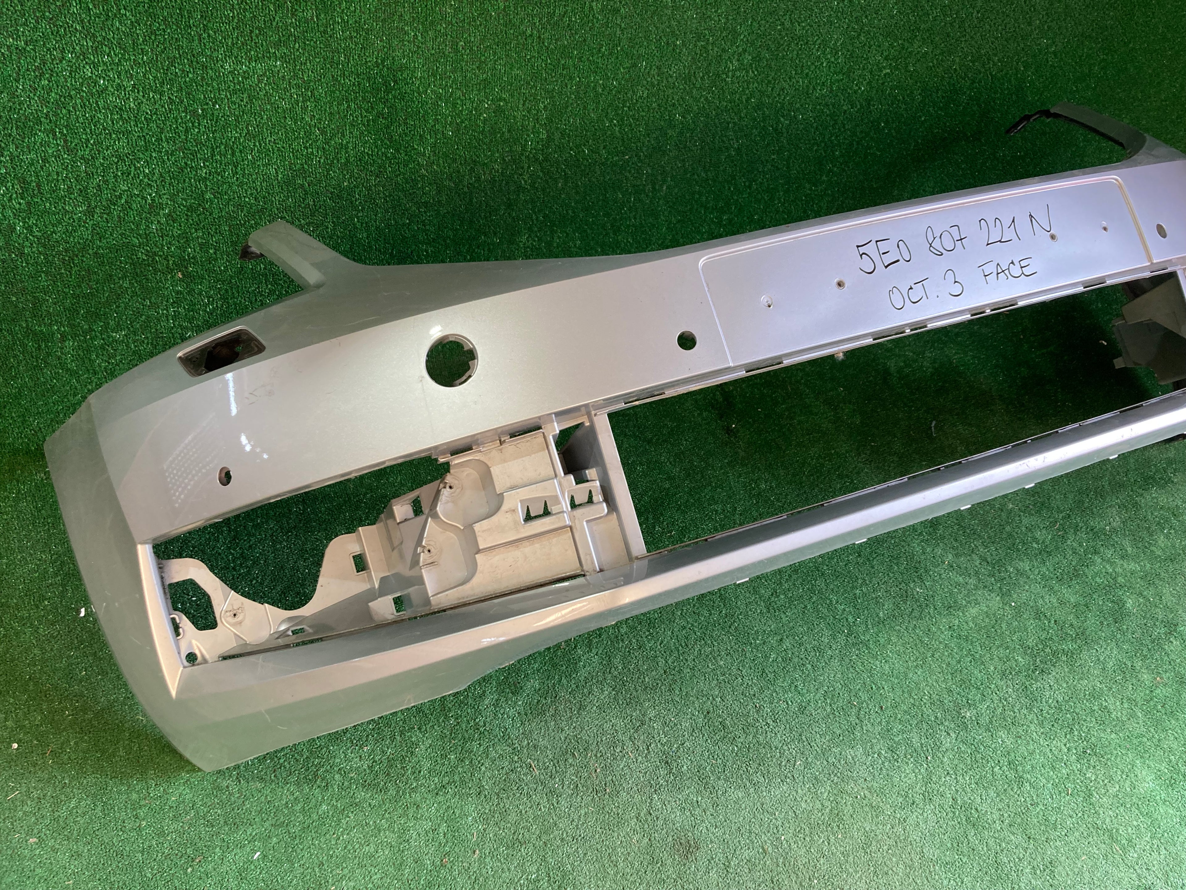 Přední nárazník Škoda Octavia III, 3 face 5e0807221n