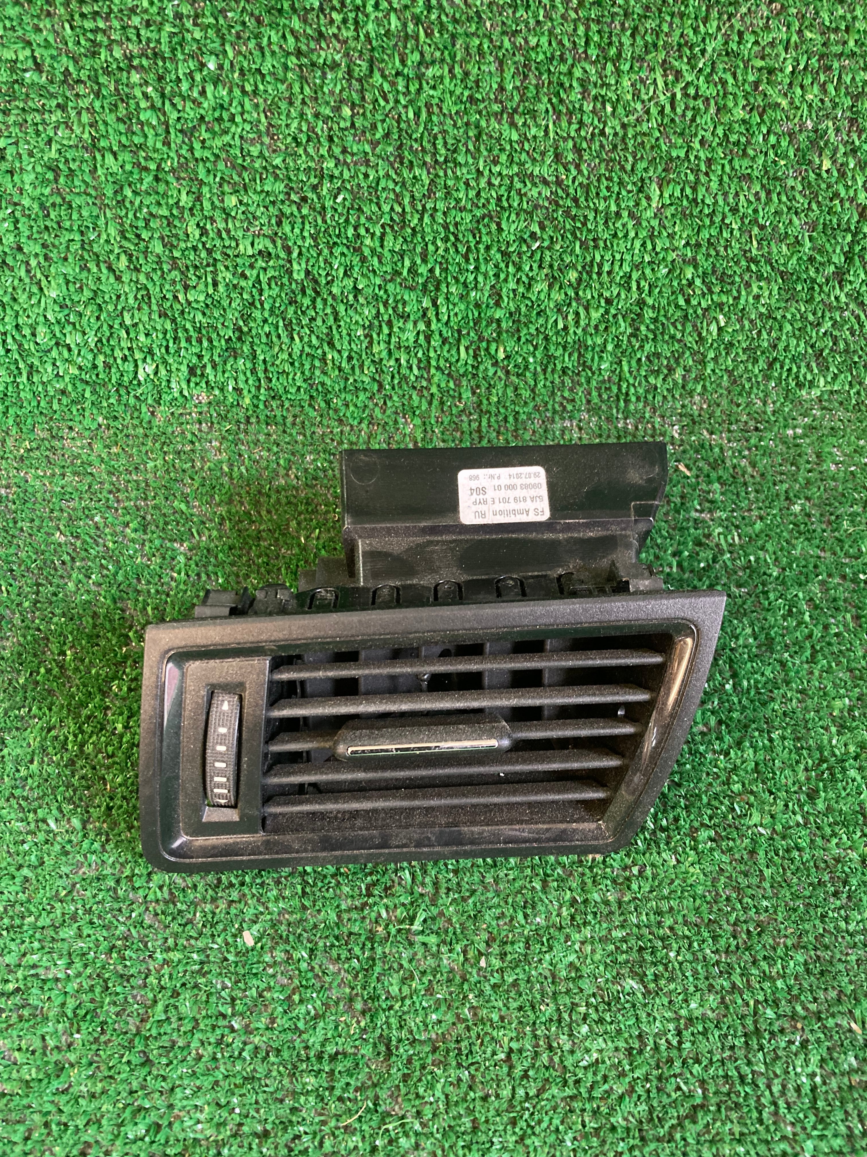 Škoda rapid levý výdech tání 5JA819701E