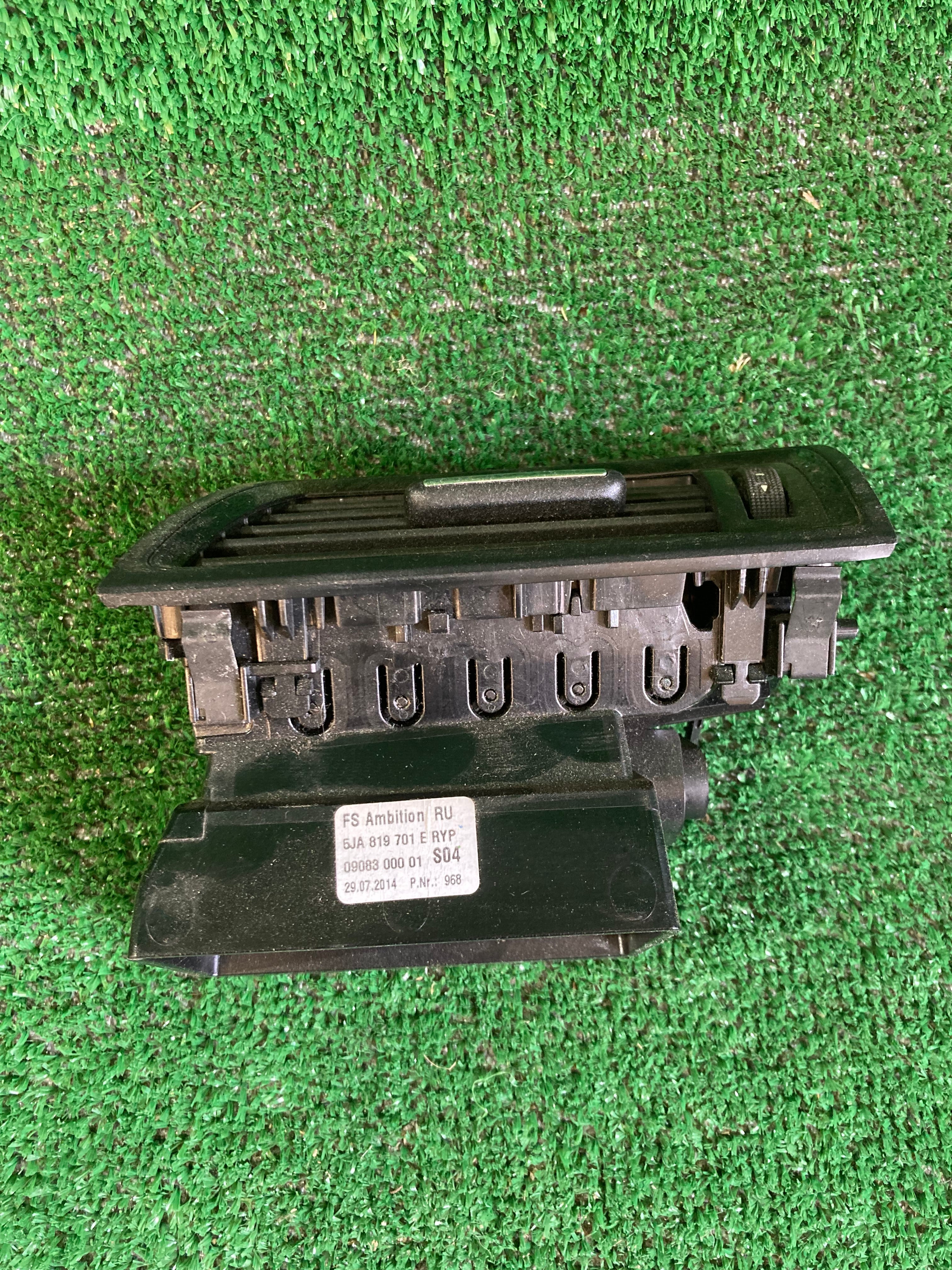 Škoda rapid levý výdech tání 5JA819701E