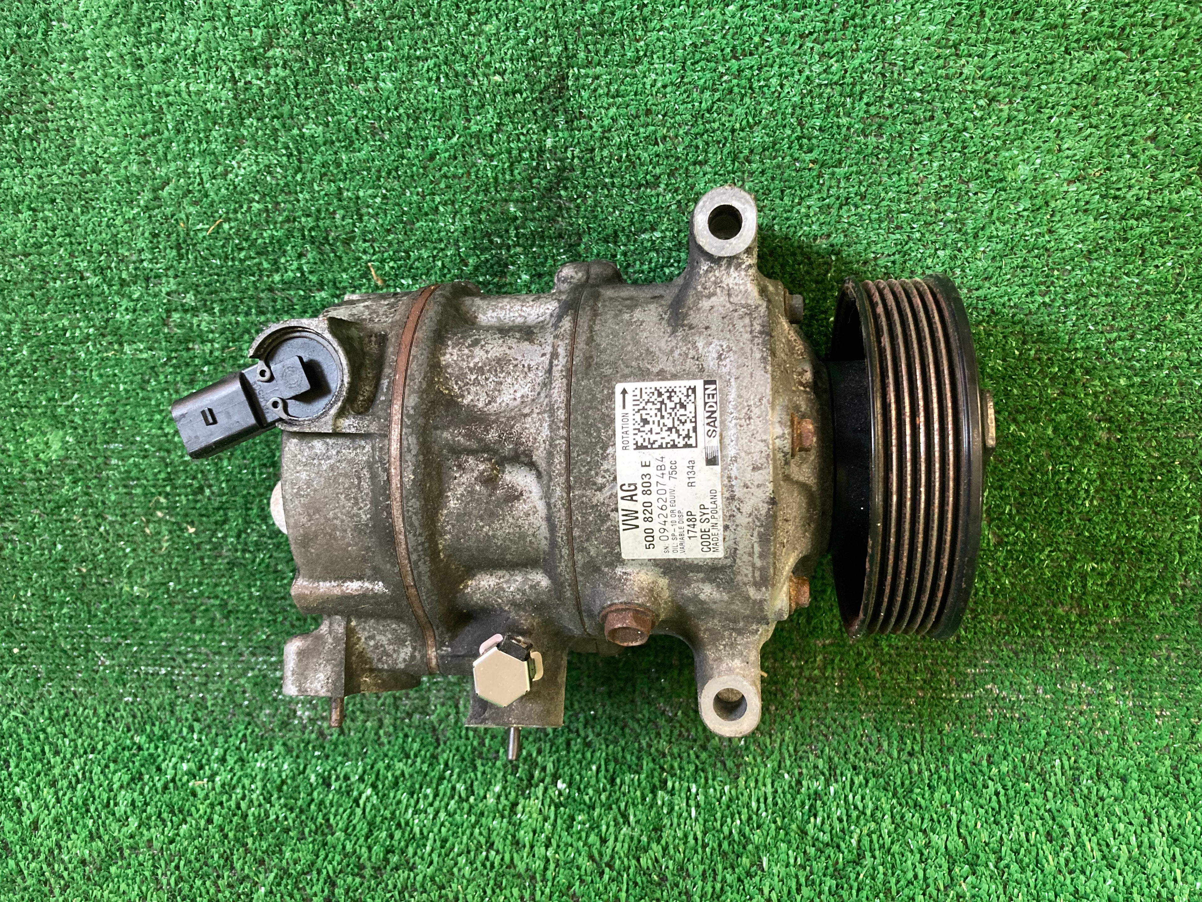 KLIMAKOMPRESOR VW ŠKODA 5Q0820803E