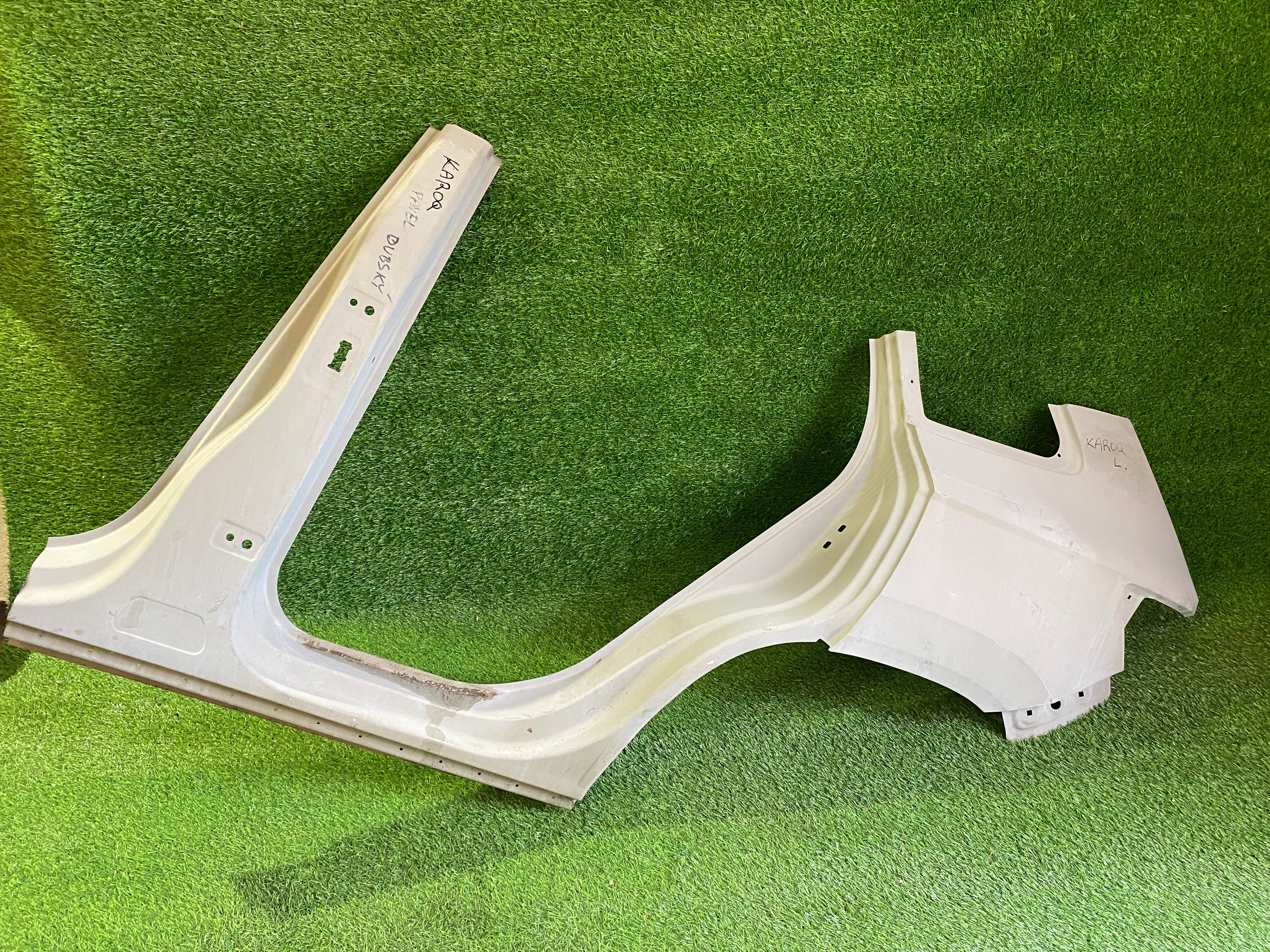 Škoda Karoq levá bočnice, levý práh