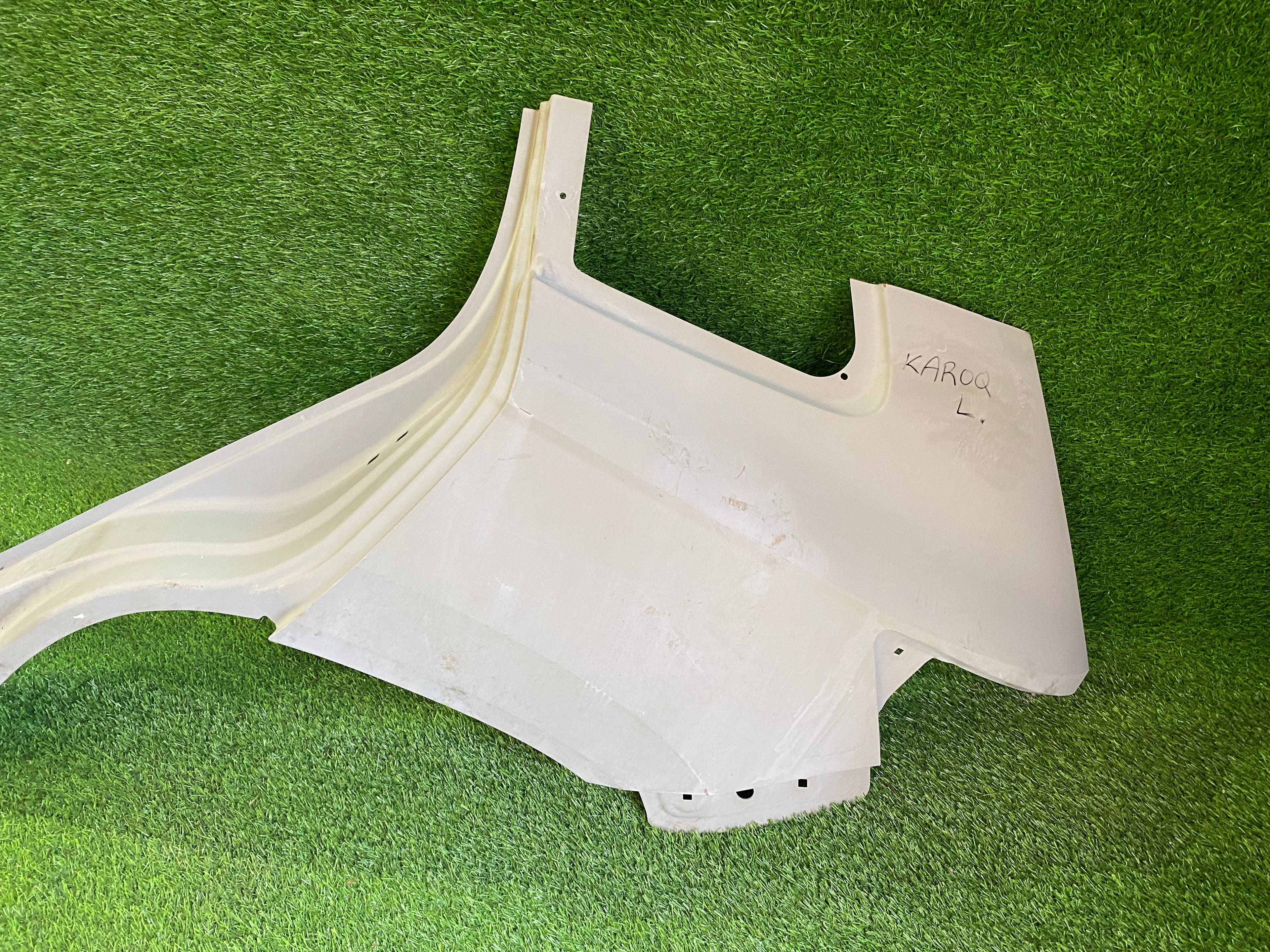 Škoda Karoq levá bočnice, levý práh