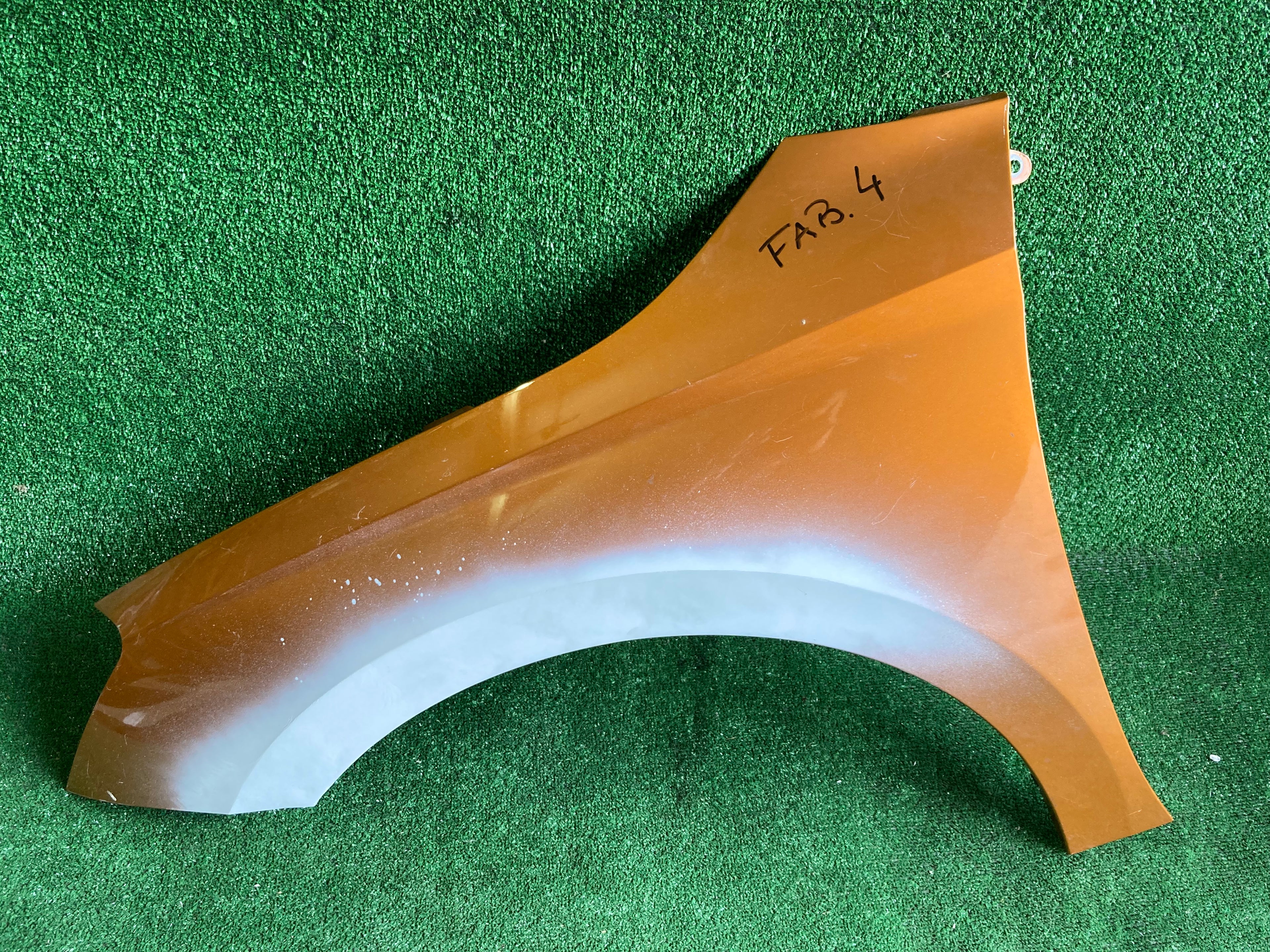 Škoda Fabia IV, 4 LEVÝ blatník