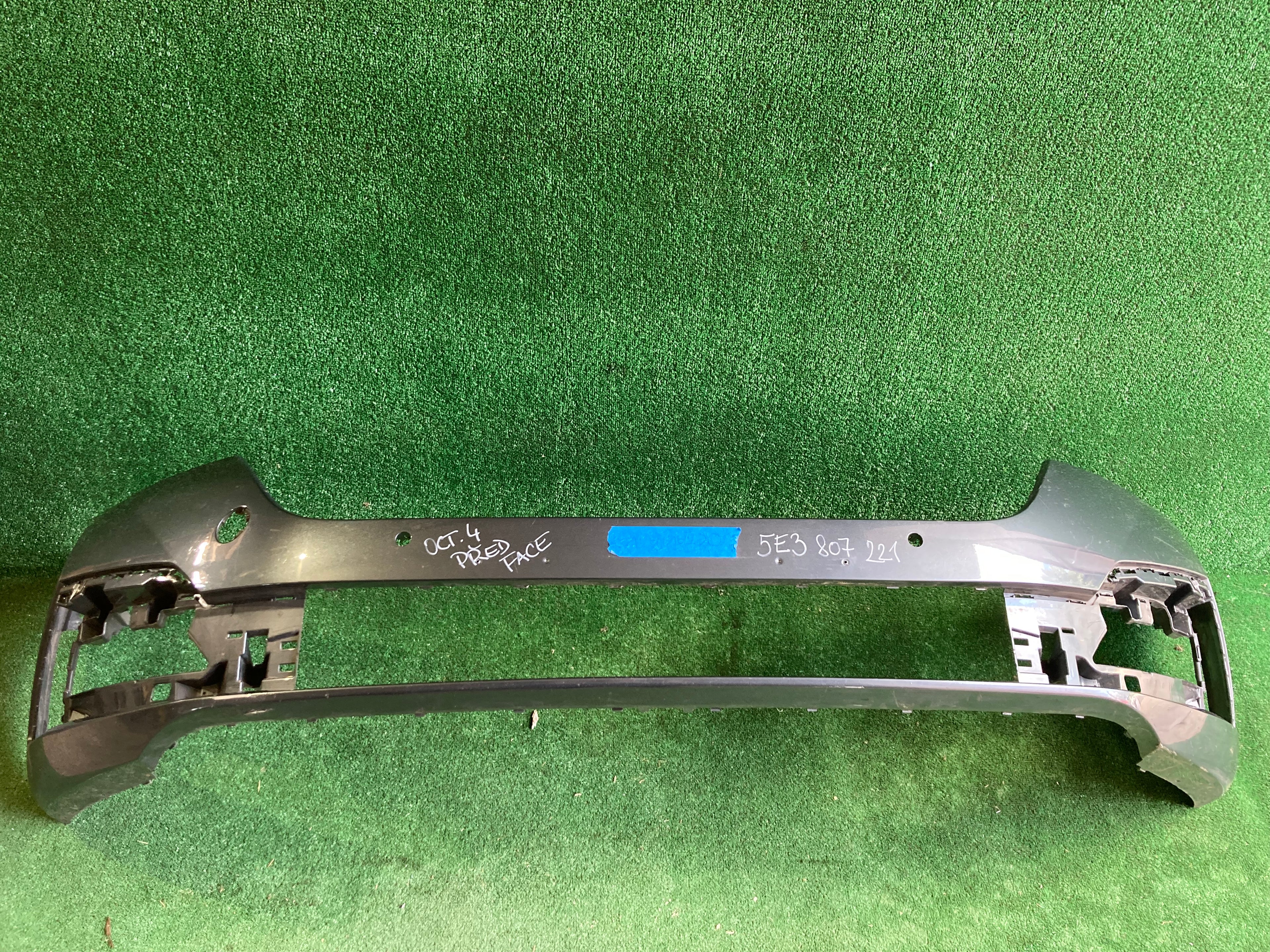 Škoda Octavia IV, 4 přední nárazník 5E3807221 před face