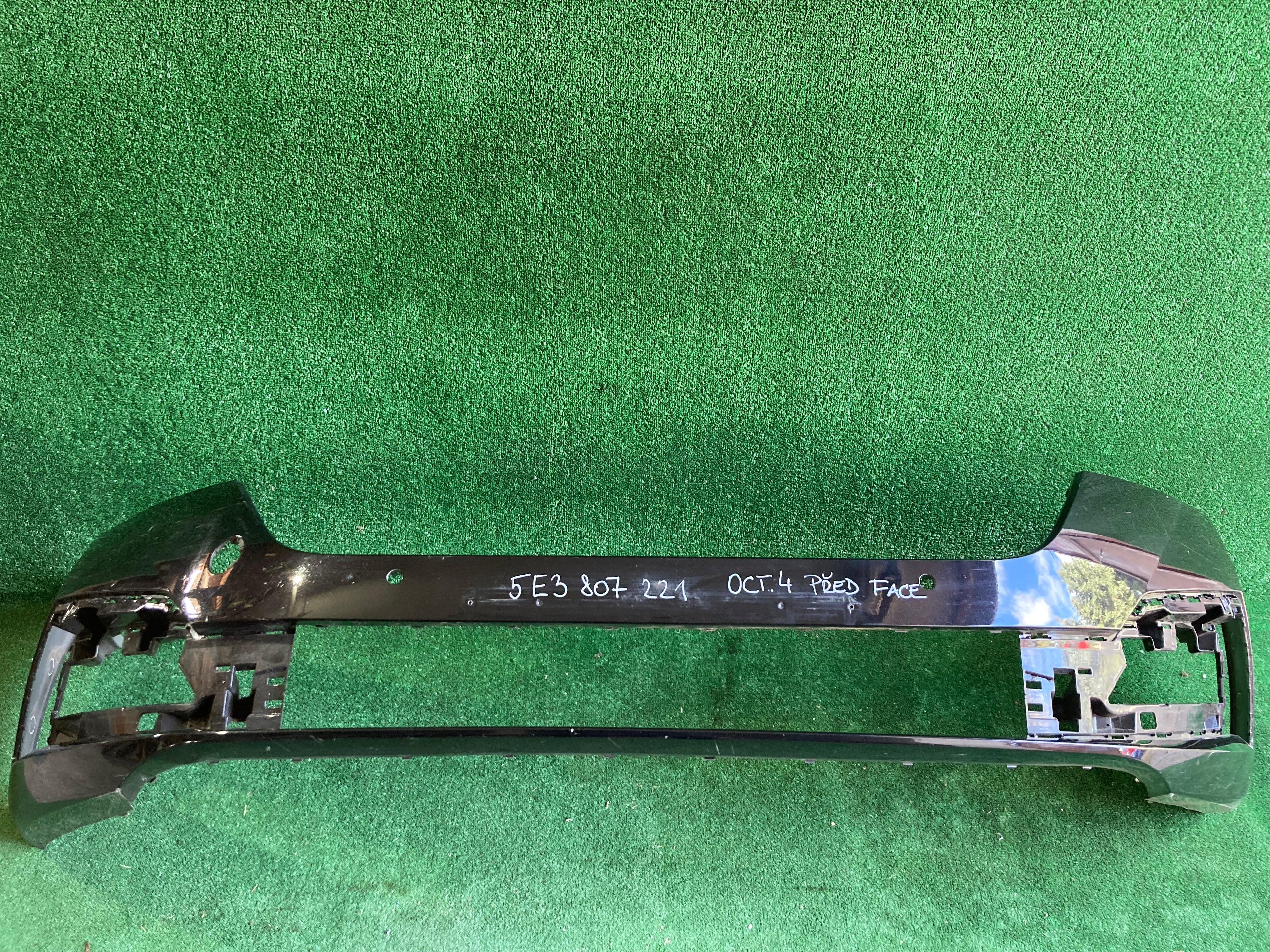 Škoda Octavia IV, 4 přední nárazník 5E3807221 před face