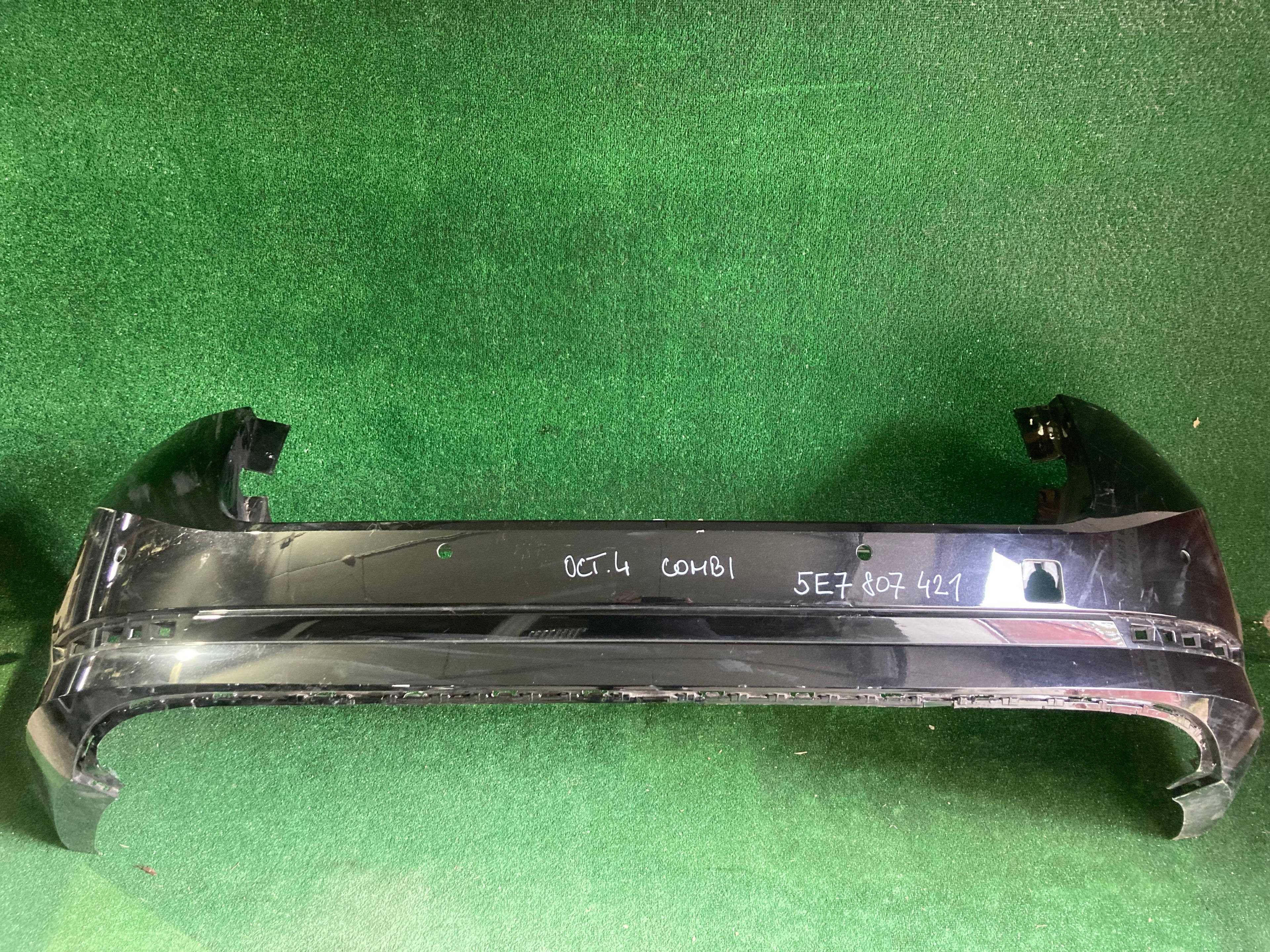 Škoda Octavia IV,4 kombi zadní nárazník 5E7807421