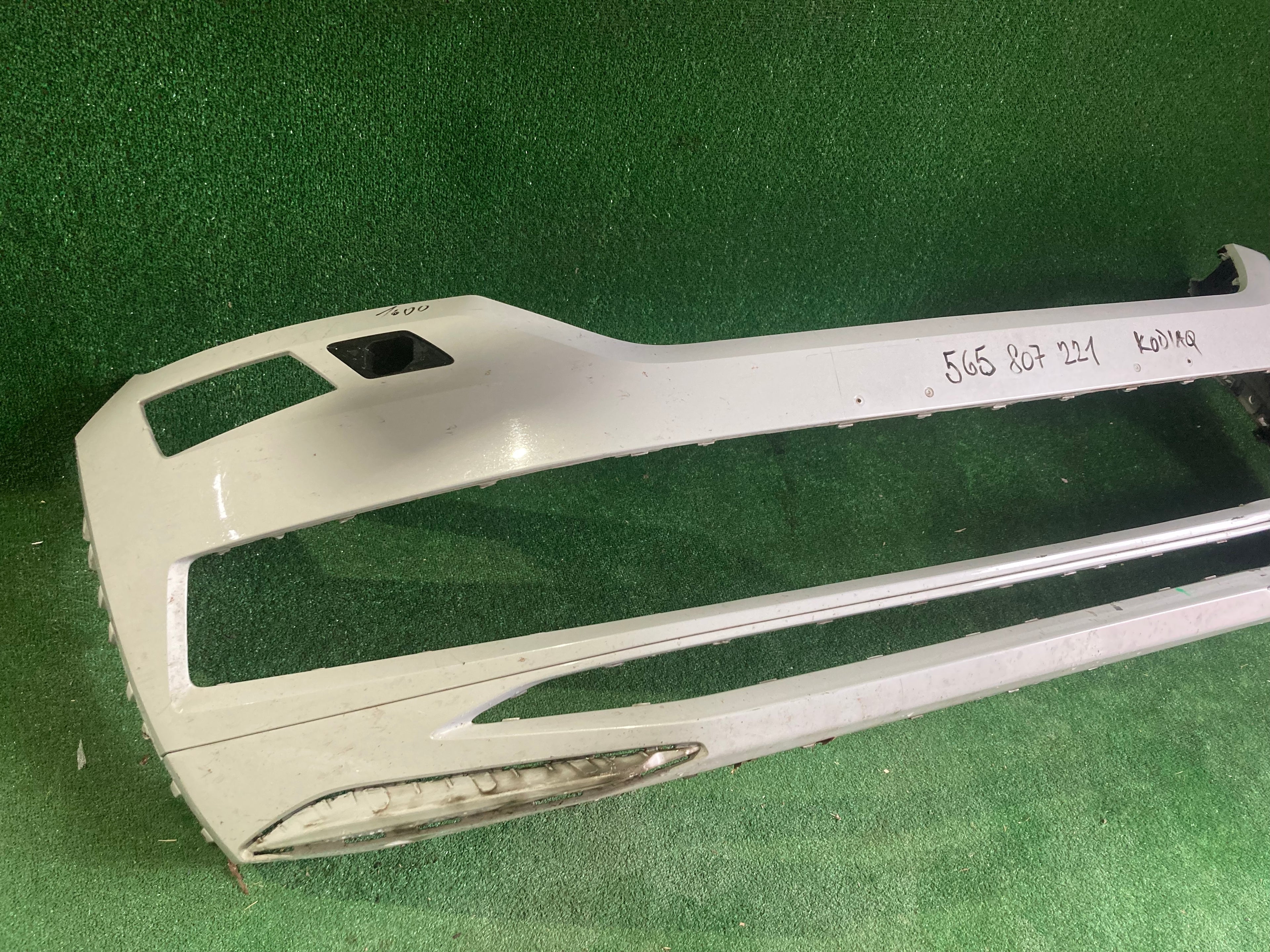 Přední nárazník Škoda Kodiaq 565807221