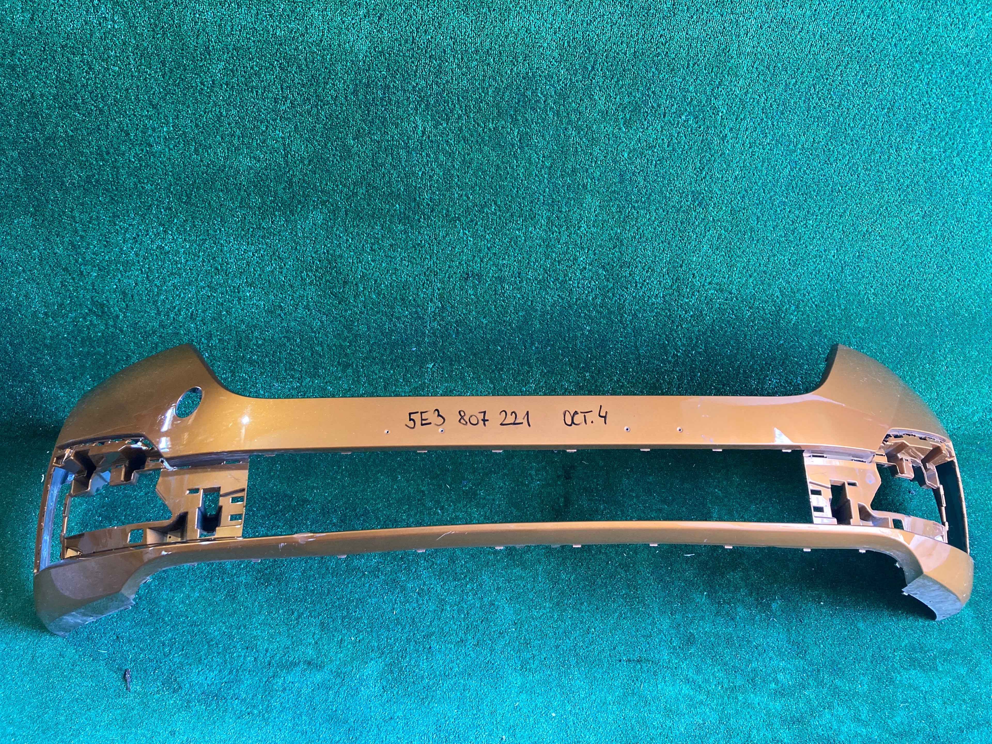 Škoda octavia IV, 4 přední nárazník 5E3807221