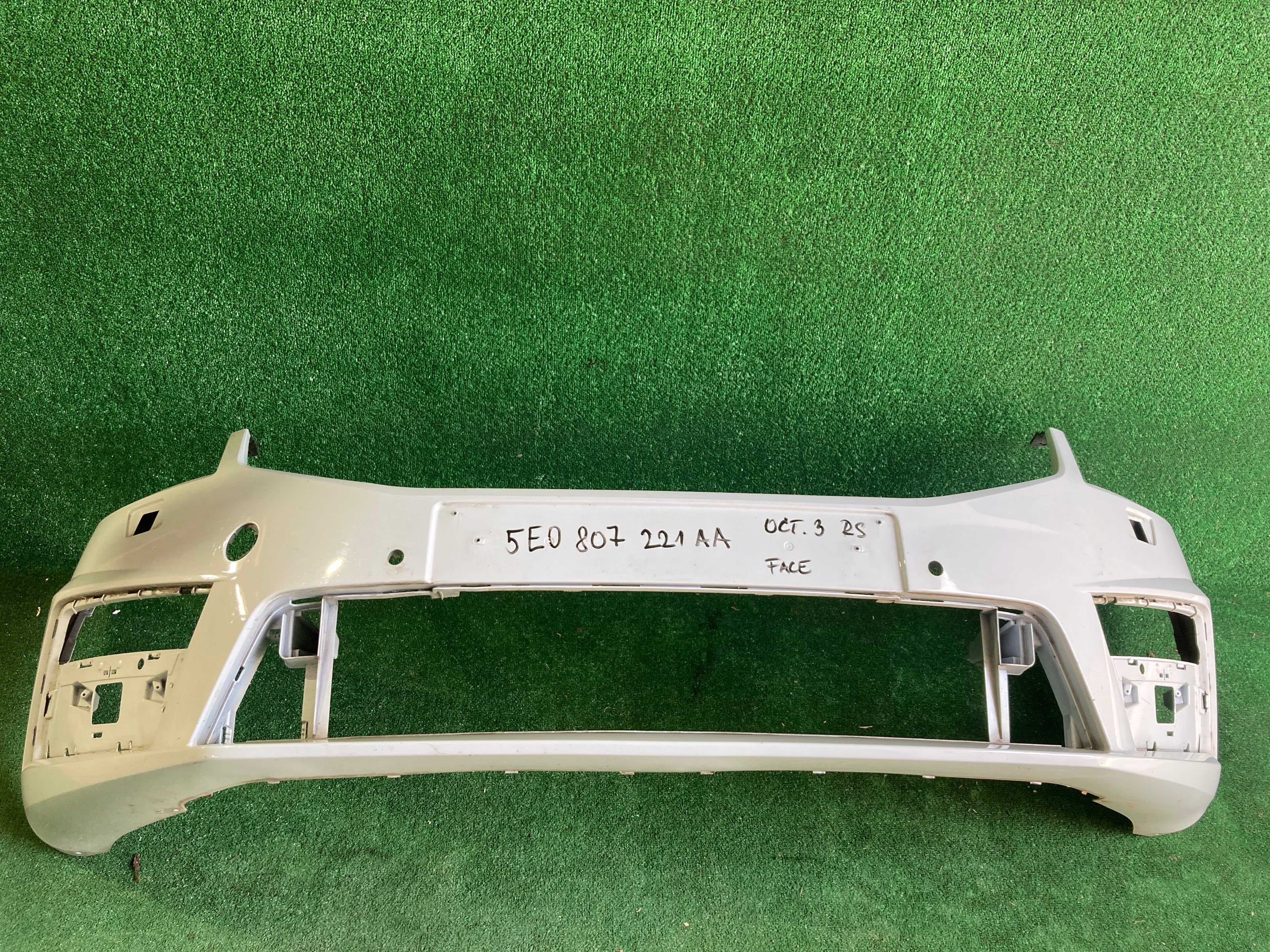 Přední nárazník Škoda Octavia III, 3 RS face 5e0807221aa